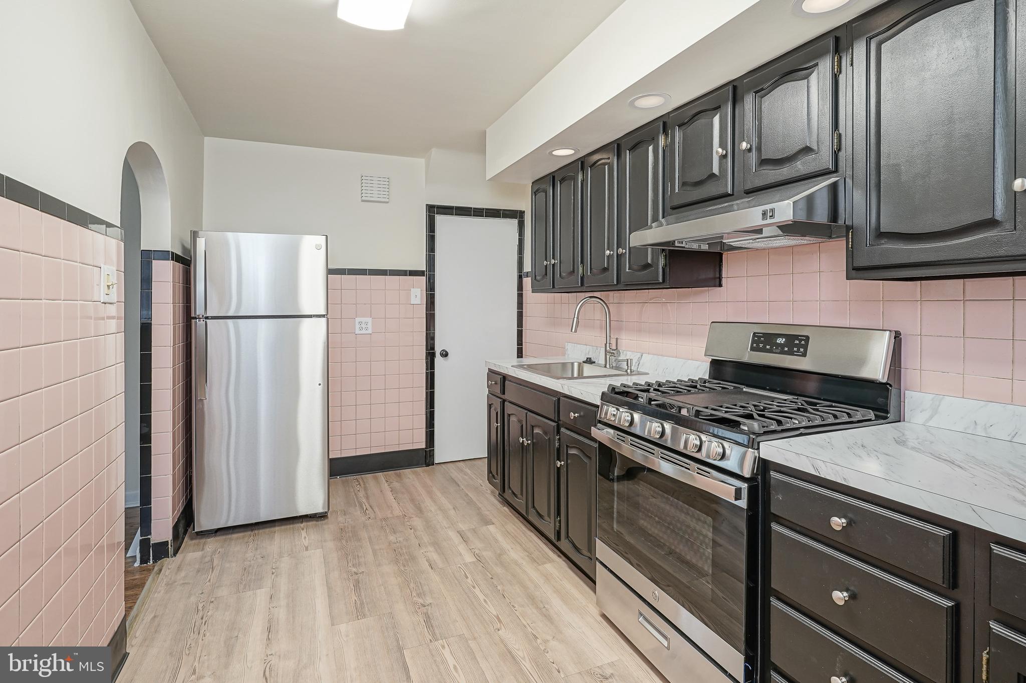 2829 S DARIEN STREET