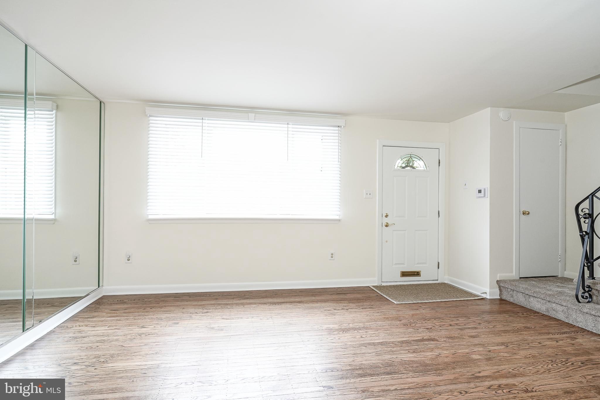 2829 S DARIEN STREET