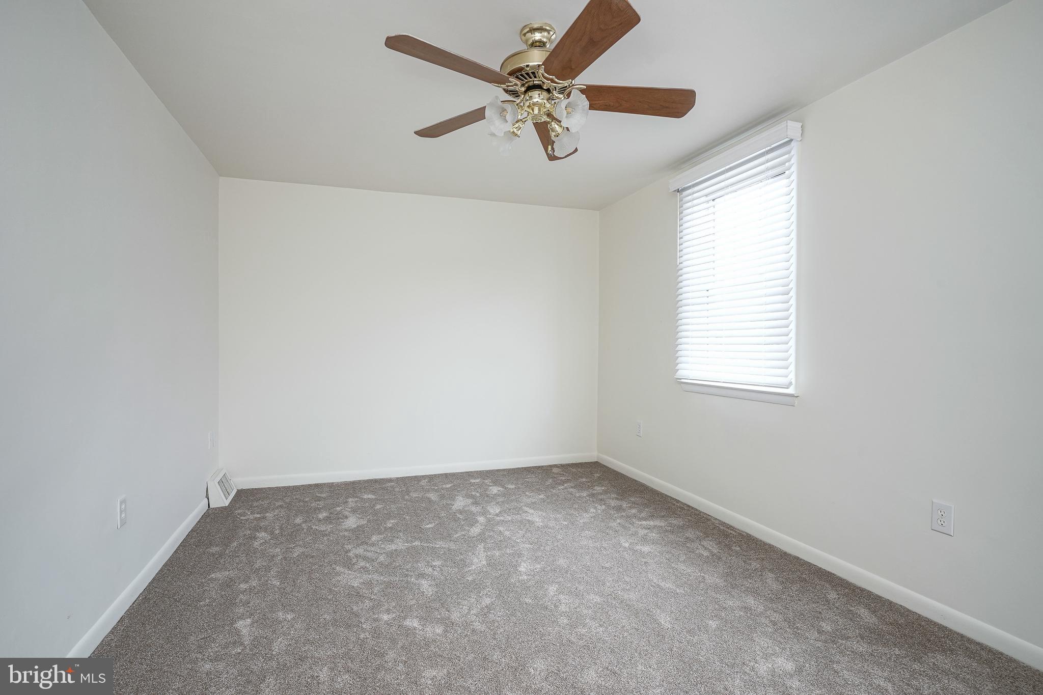 2829 S DARIEN STREET