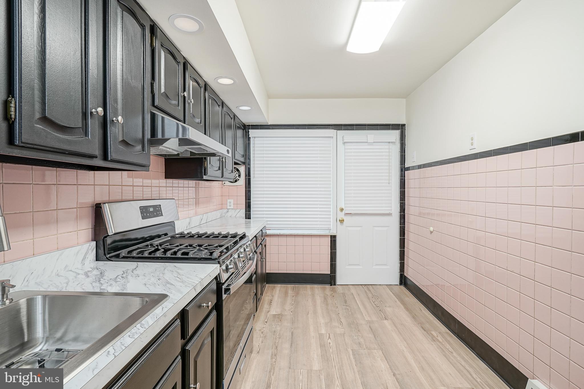 2829 S DARIEN STREET