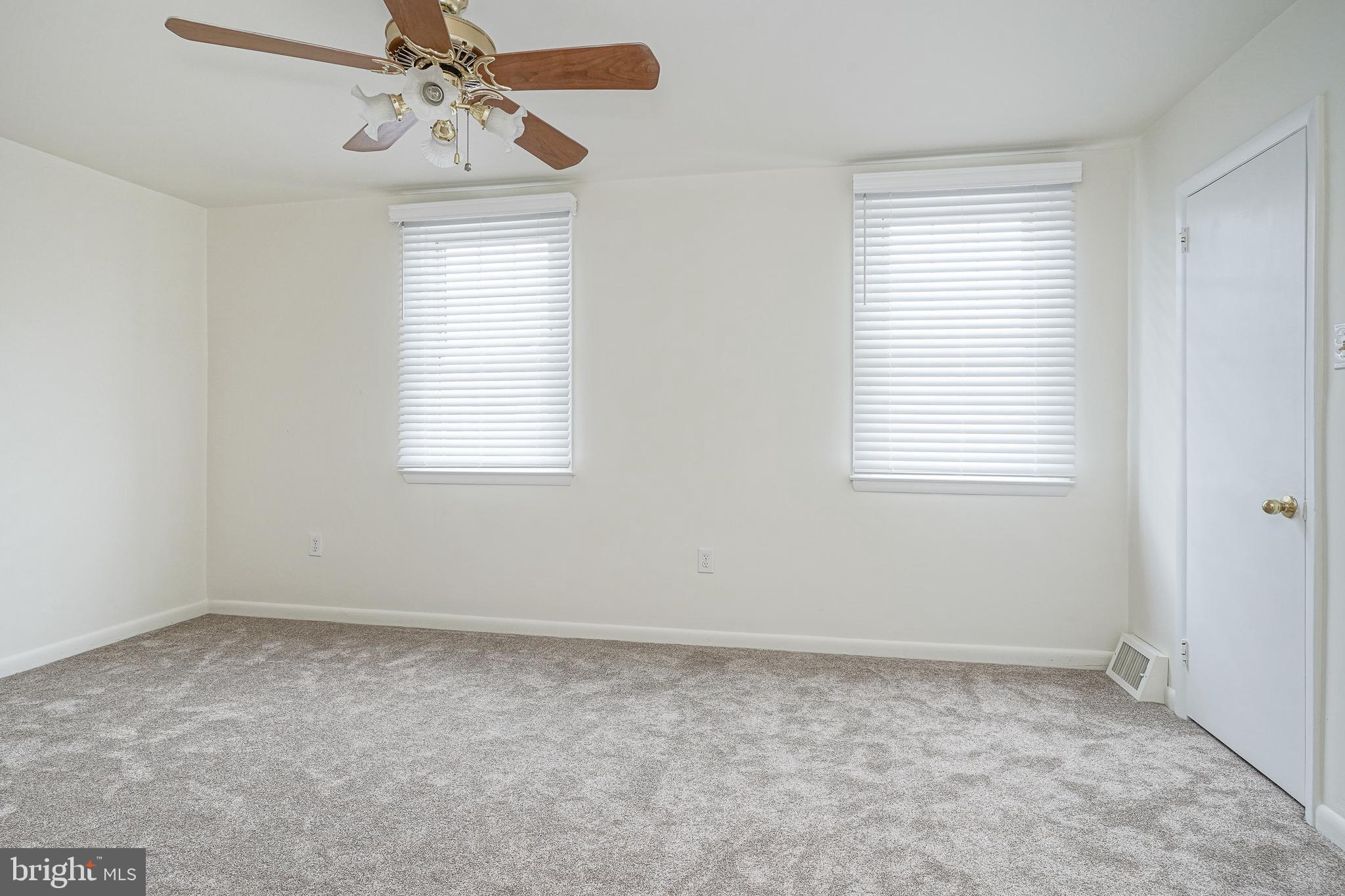 2829 S DARIEN STREET