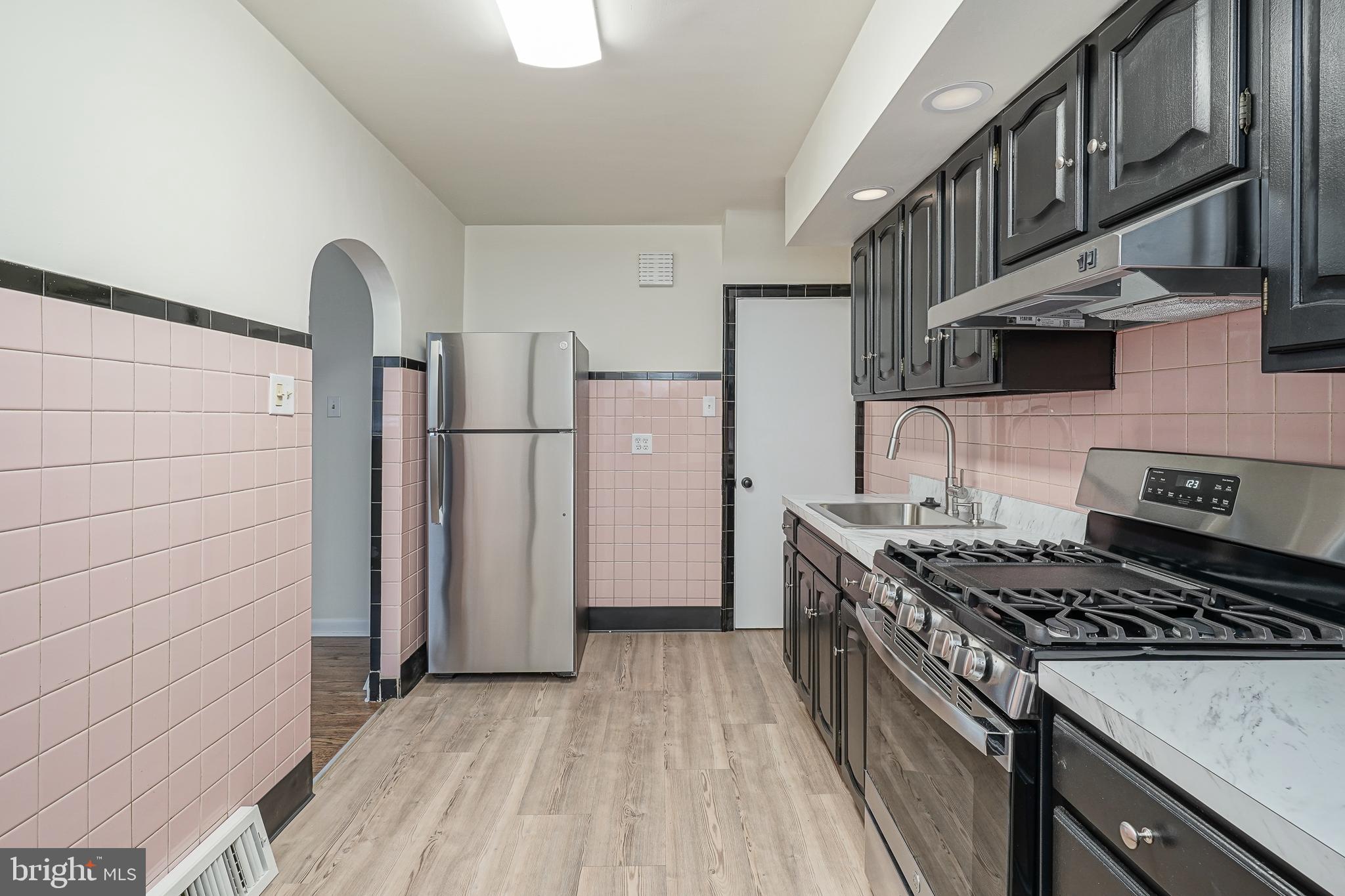 2829 S DARIEN STREET