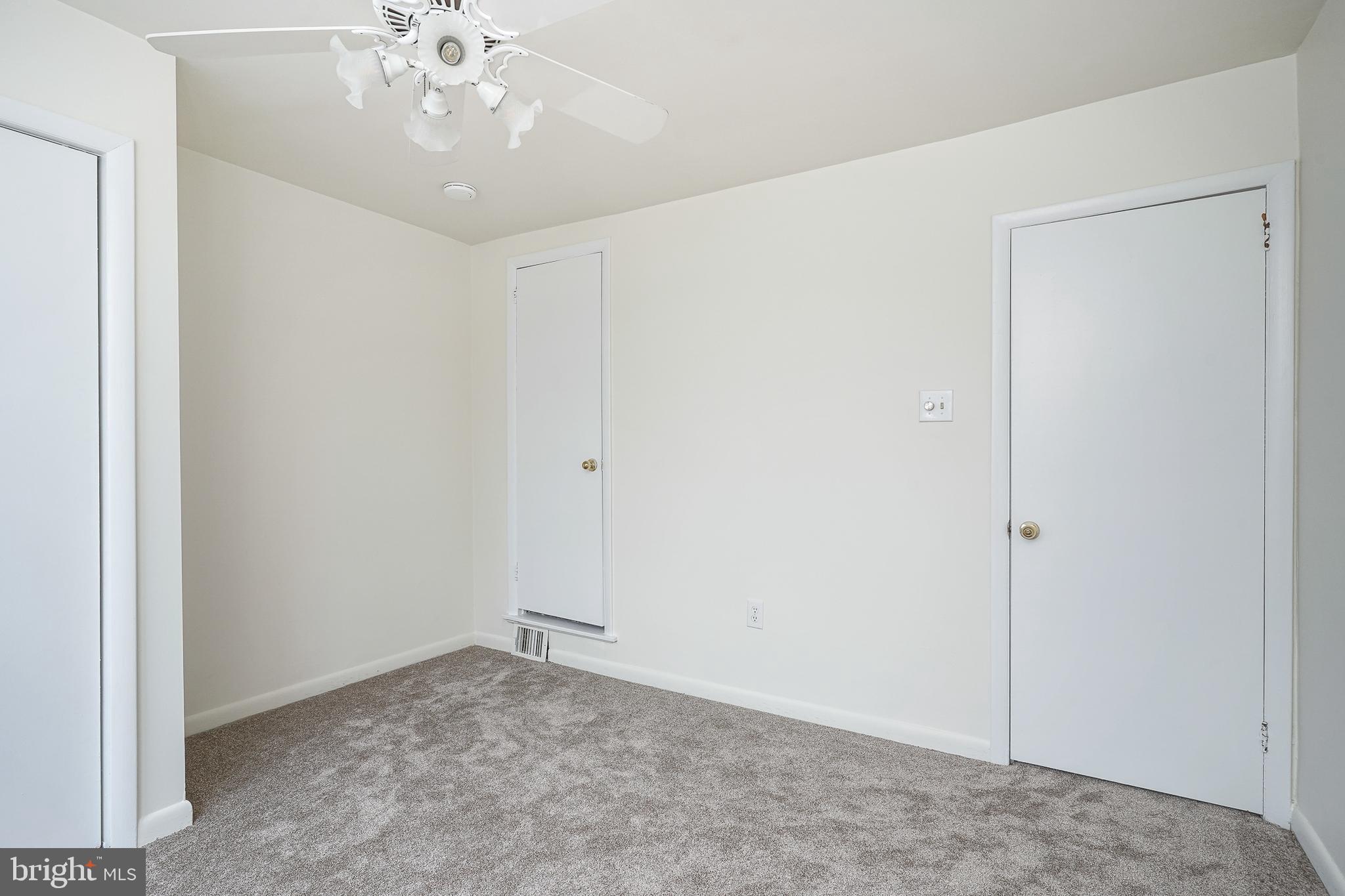 2829 S DARIEN STREET