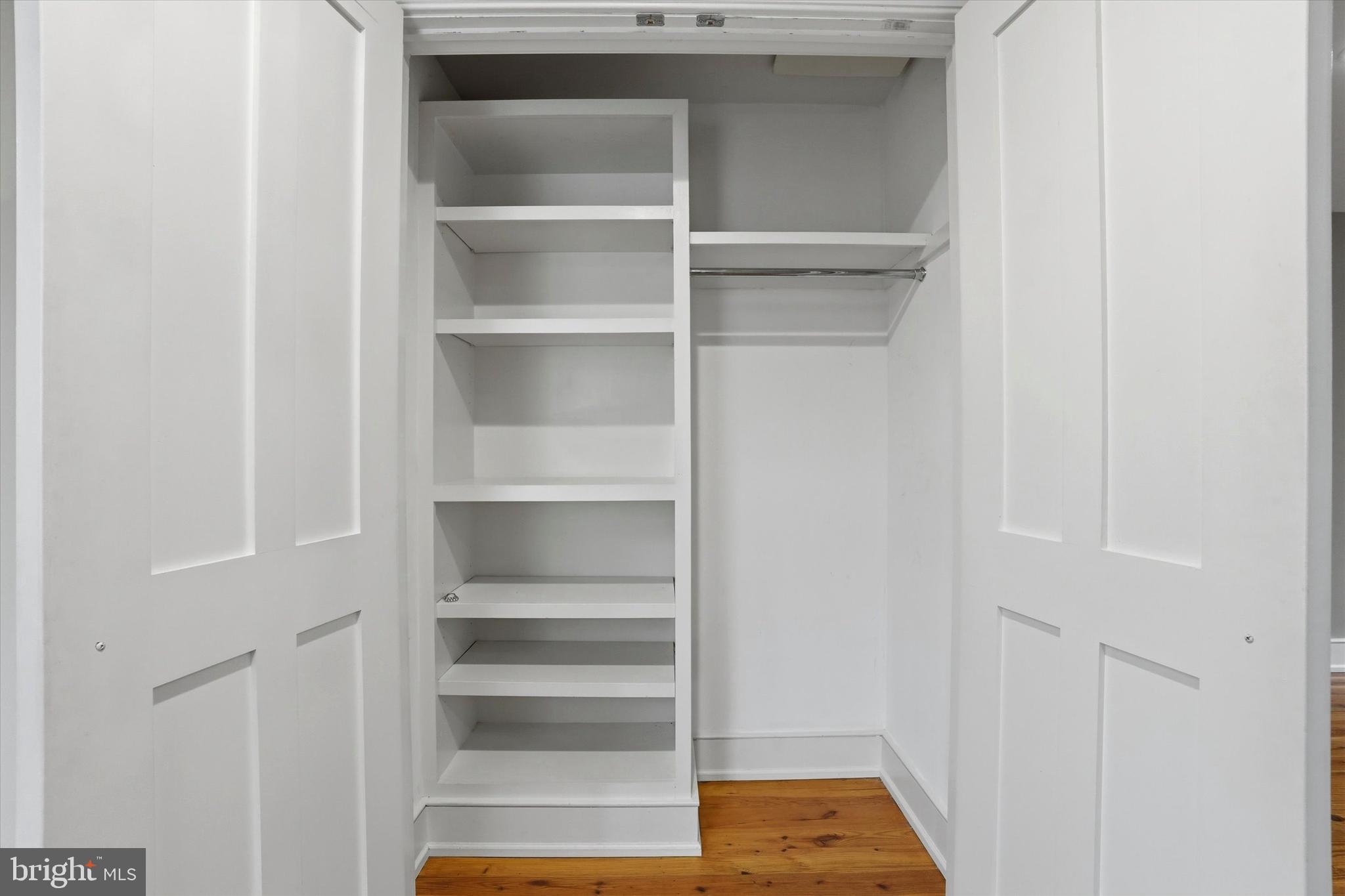 1040 N LEITHGOW STREET