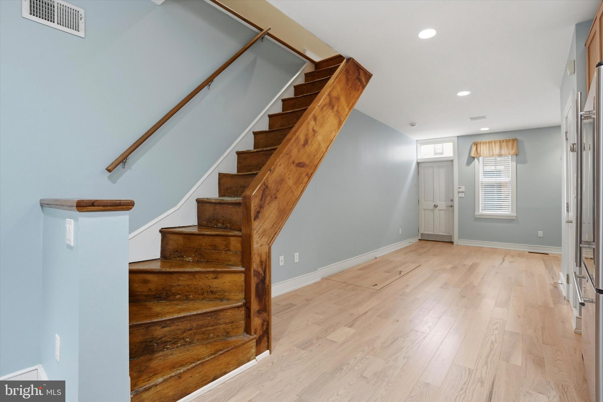 1040 N LEITHGOW STREET