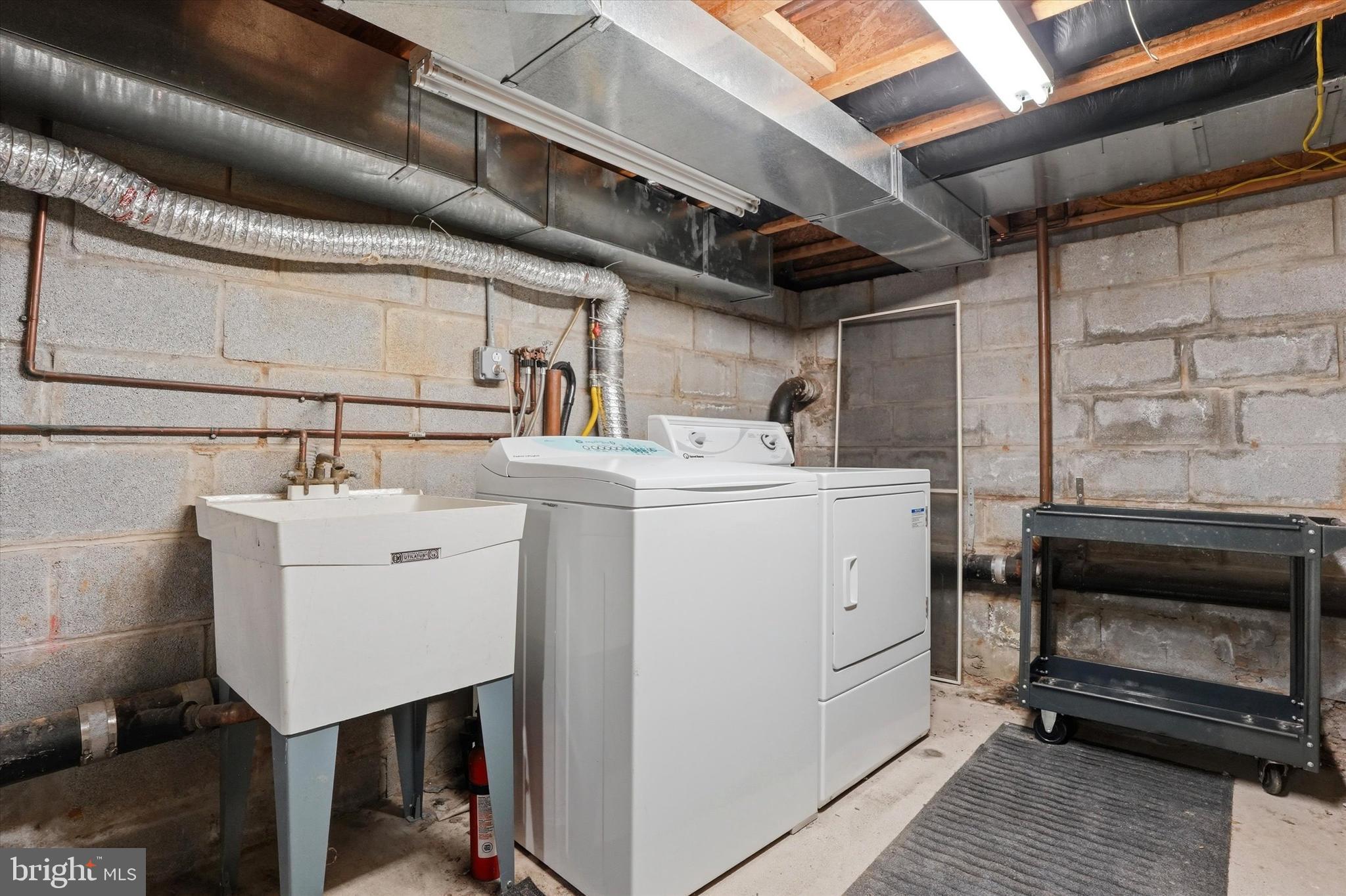 1040 N LEITHGOW STREET