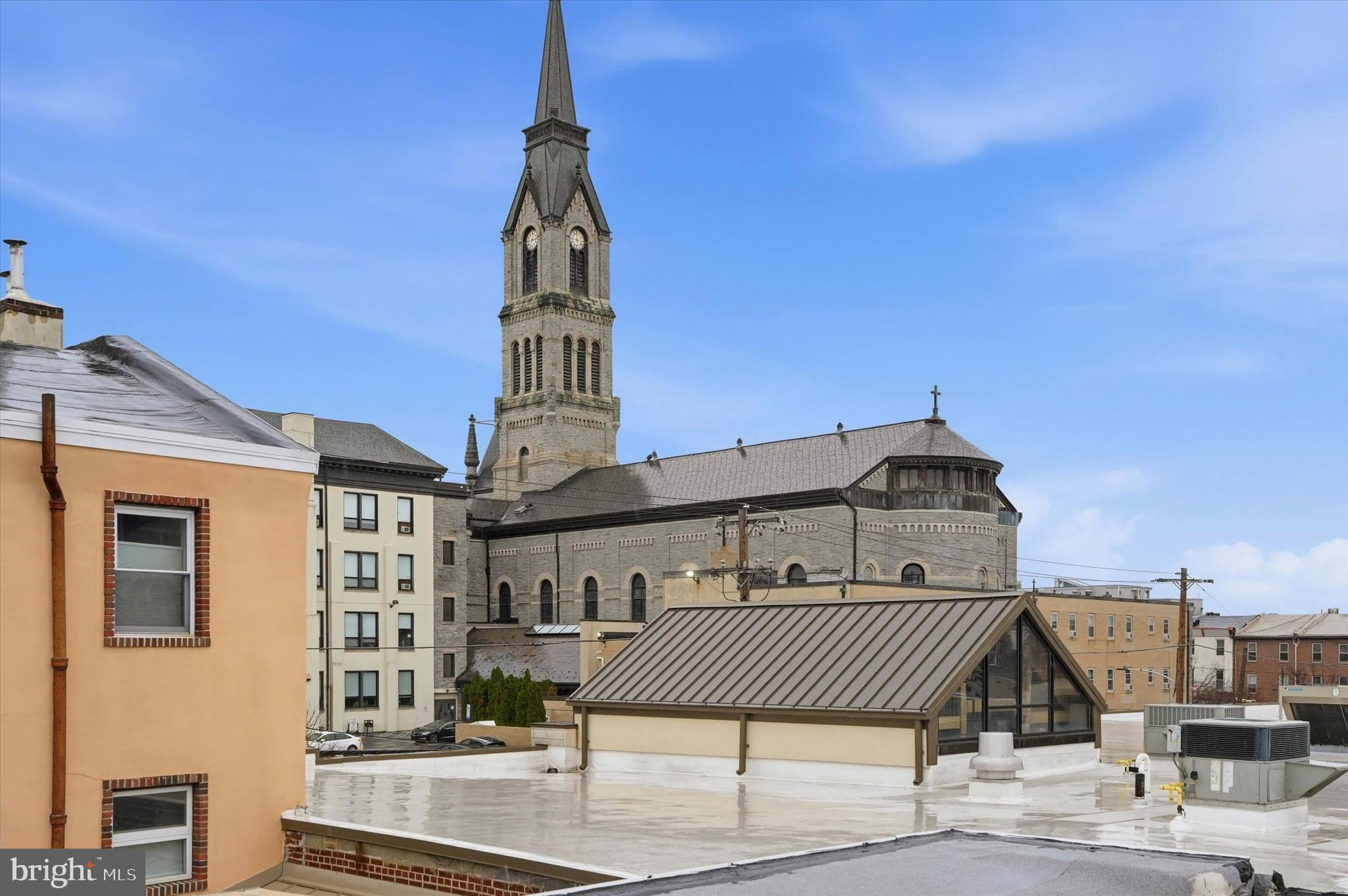 1040 N LEITHGOW STREET