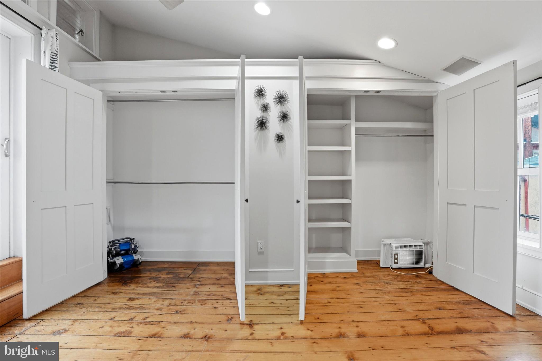 1040 N LEITHGOW STREET