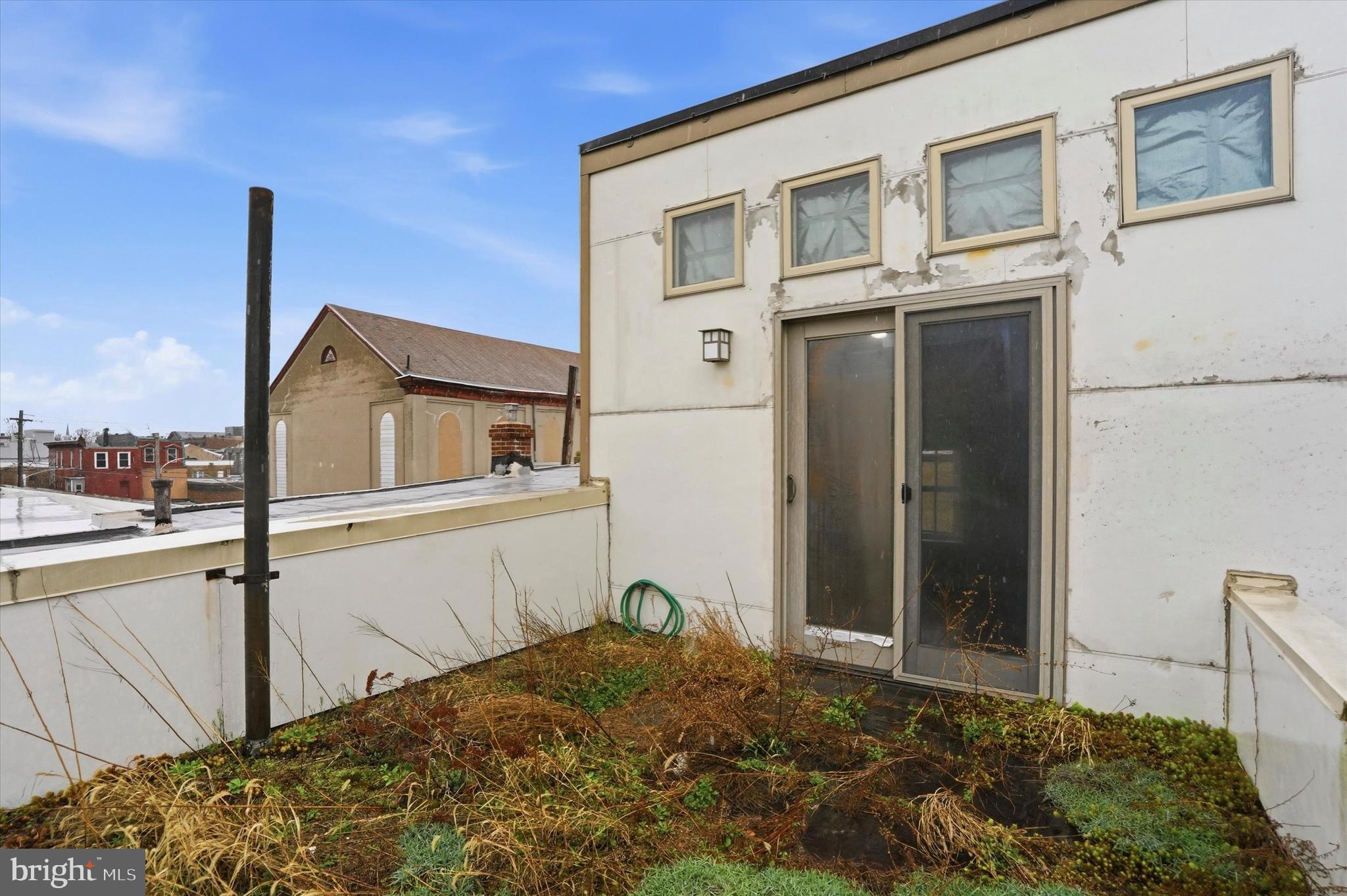 1040 N LEITHGOW STREET