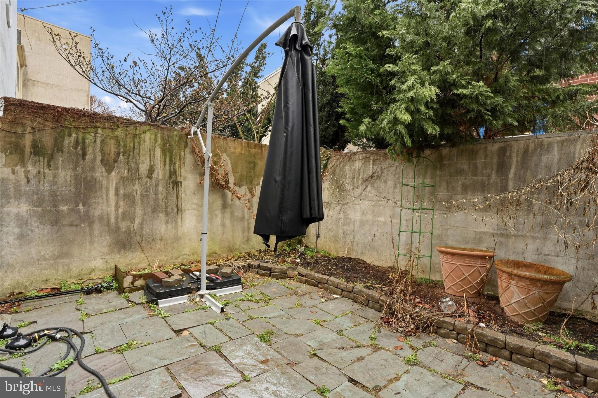 1040 N LEITHGOW STREET