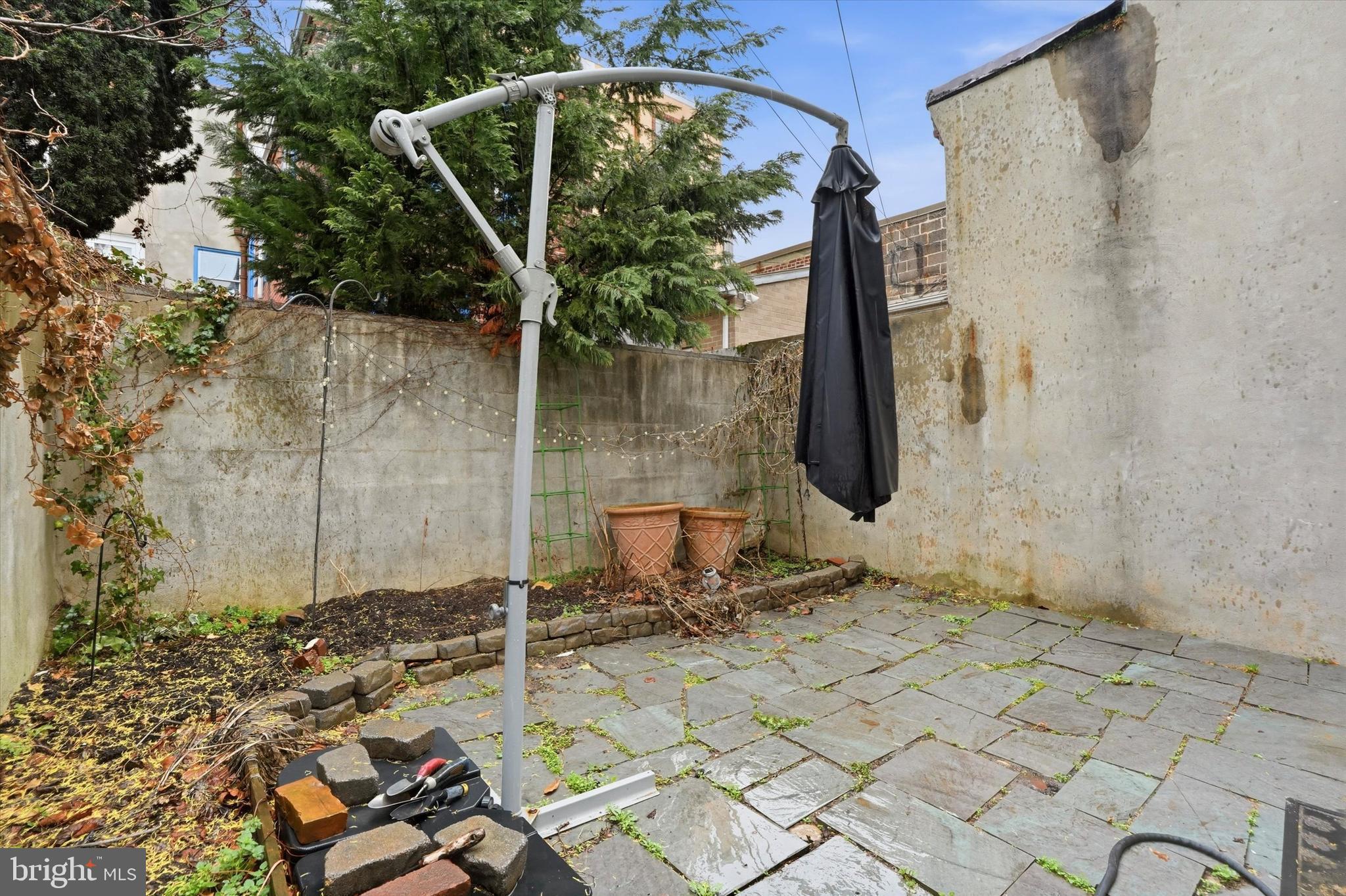 1040 N LEITHGOW STREET