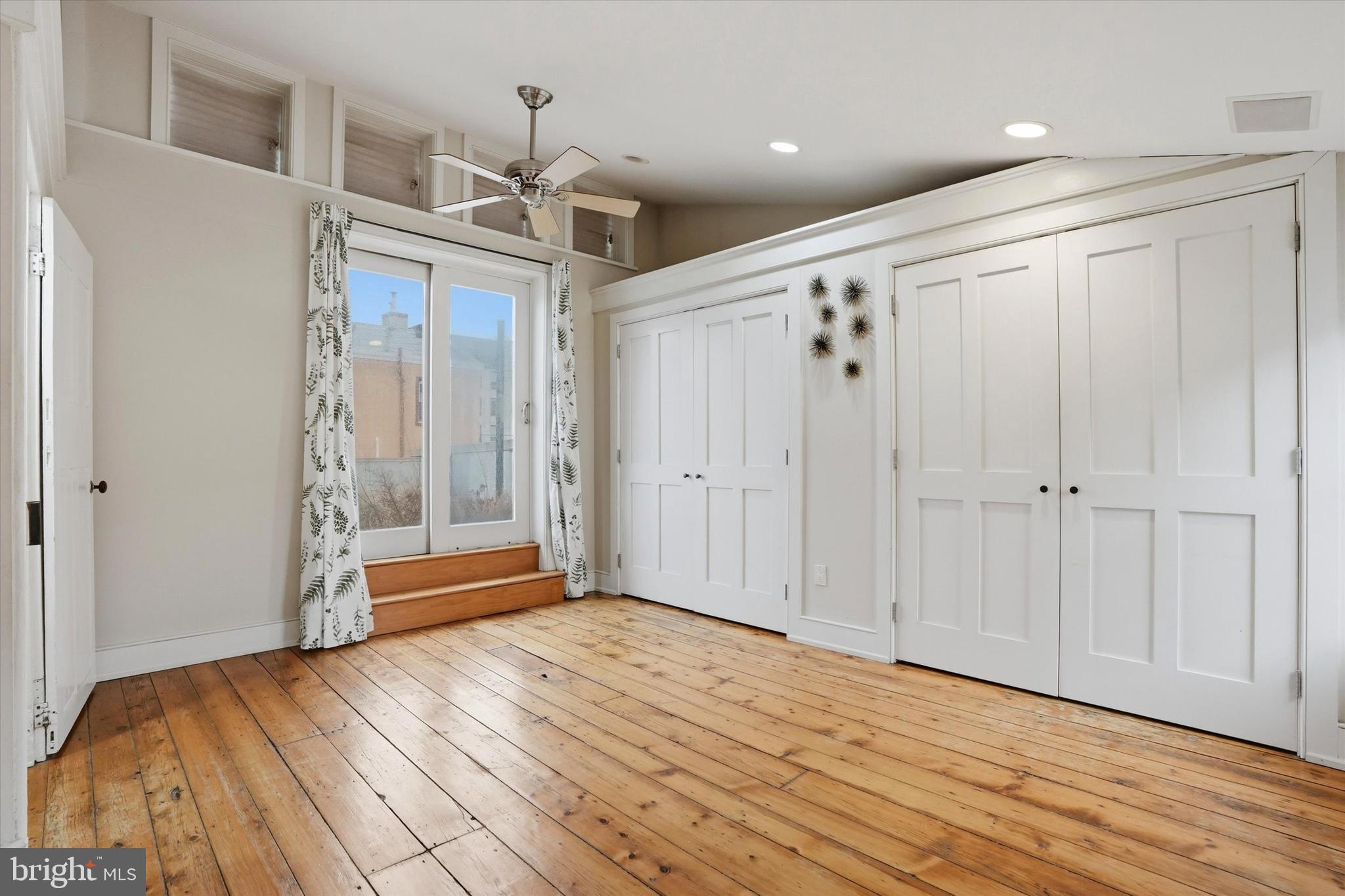 1040 N LEITHGOW STREET