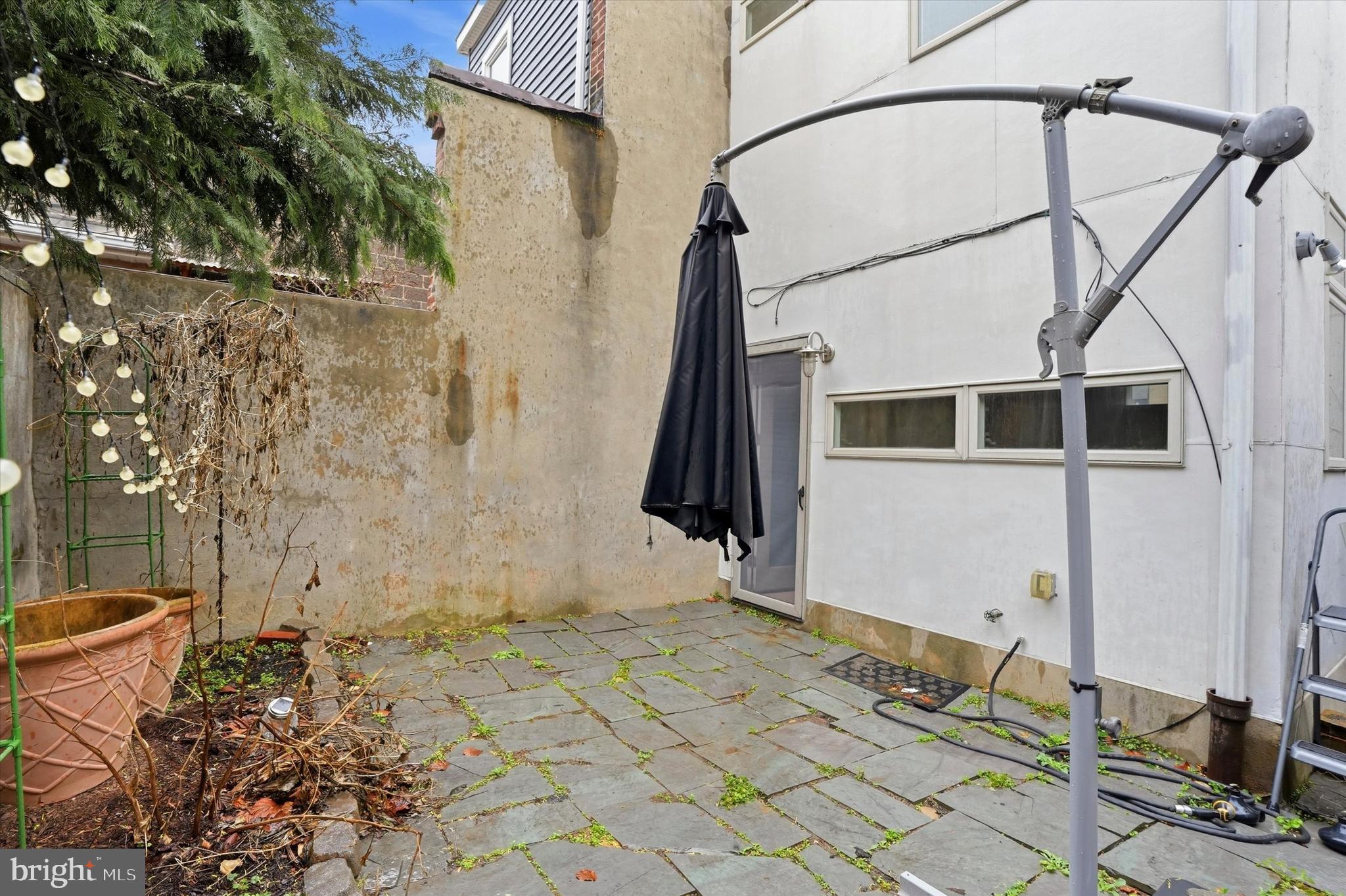 1040 N LEITHGOW STREET