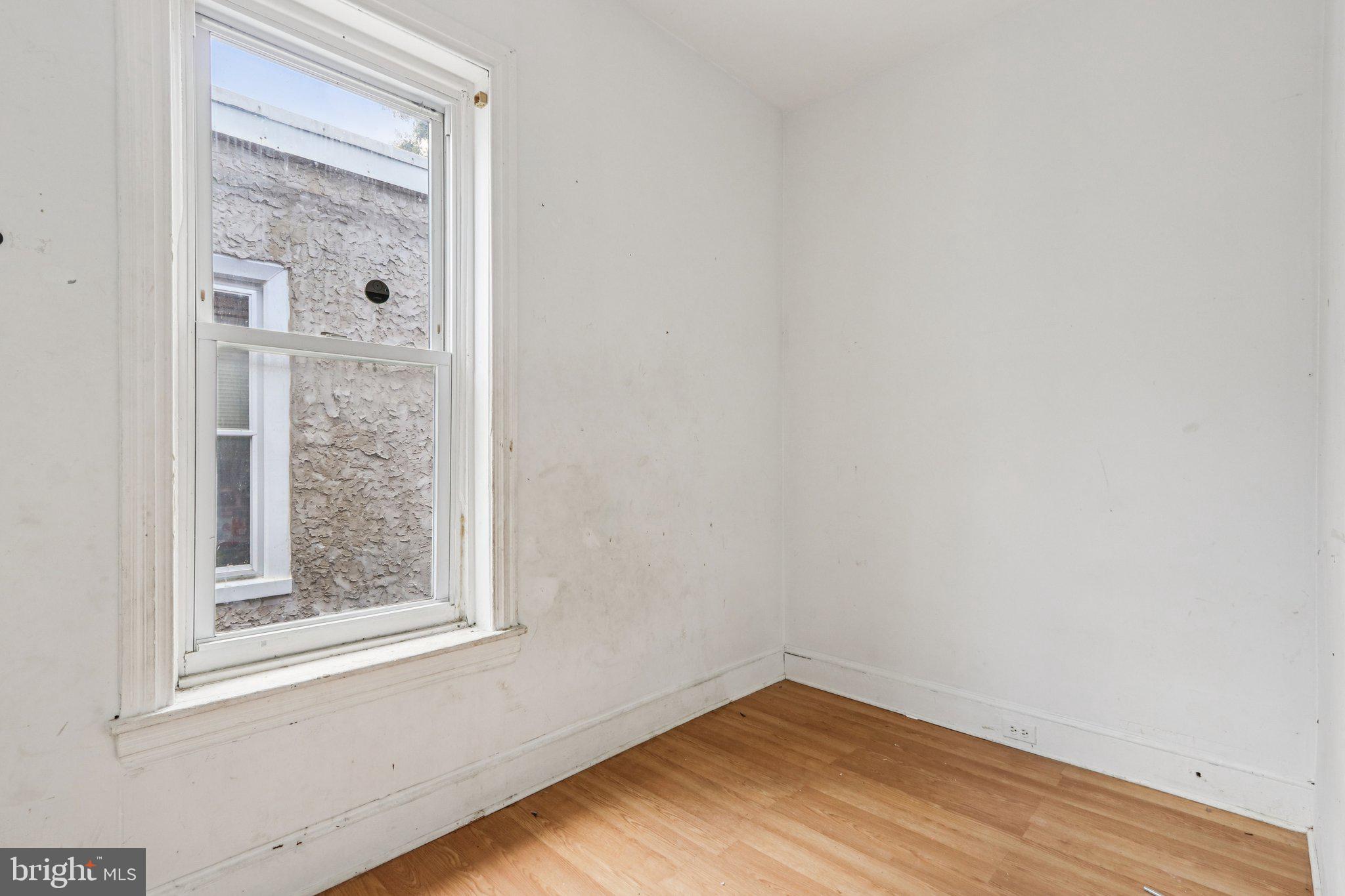 2316 N SMEDLEY STREET