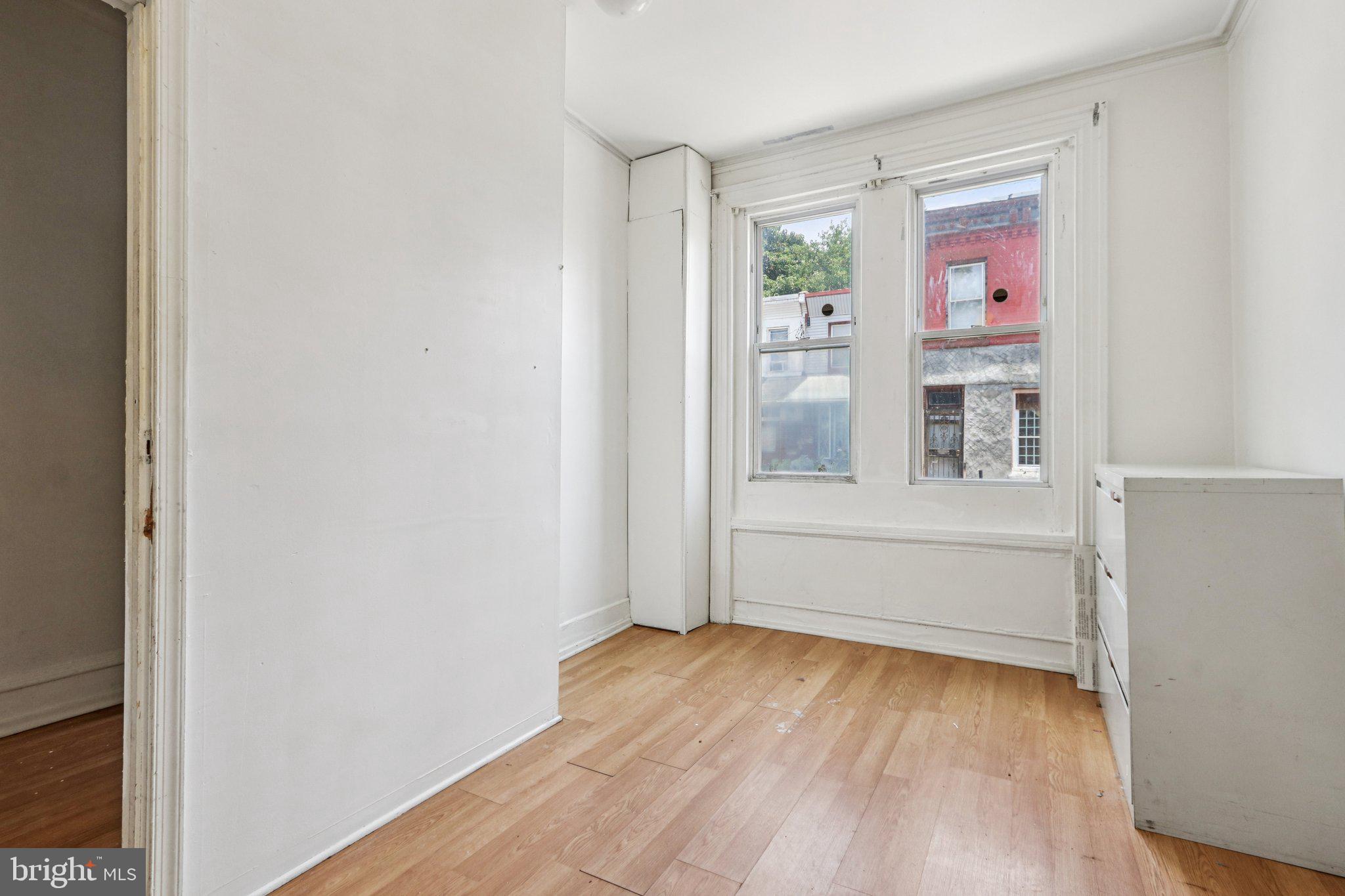 2316 N SMEDLEY STREET