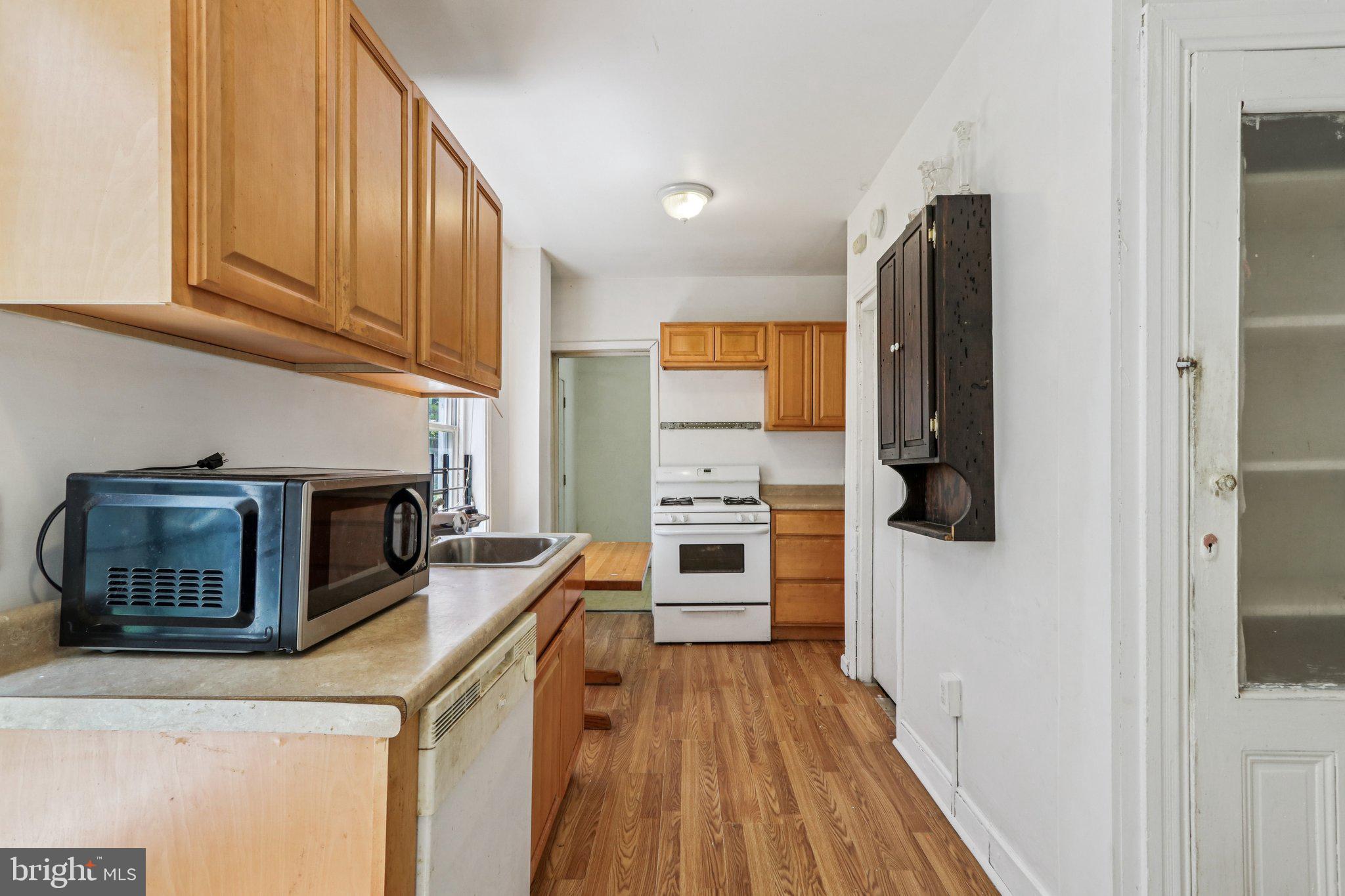 2316 N SMEDLEY STREET