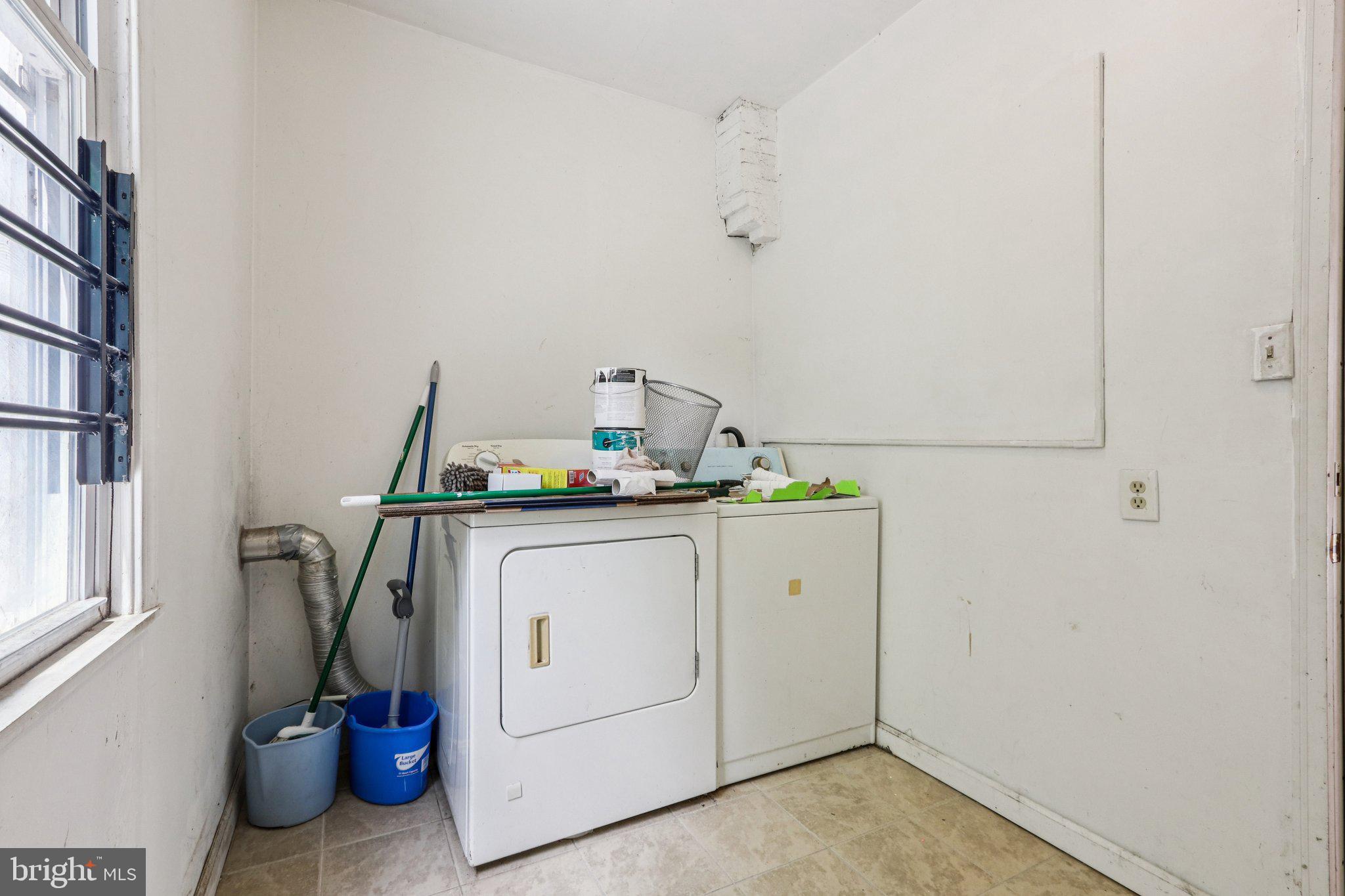 2316 N SMEDLEY STREET