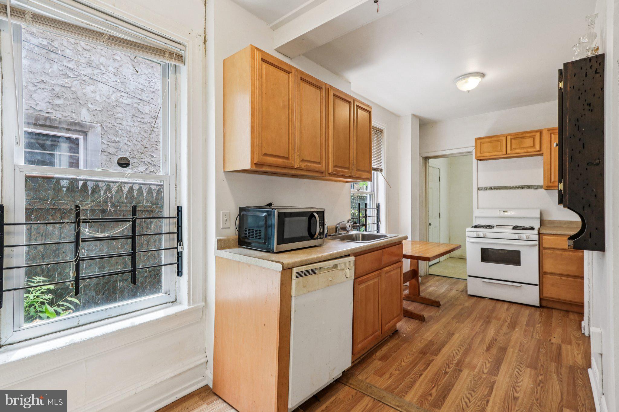 2316 N SMEDLEY STREET