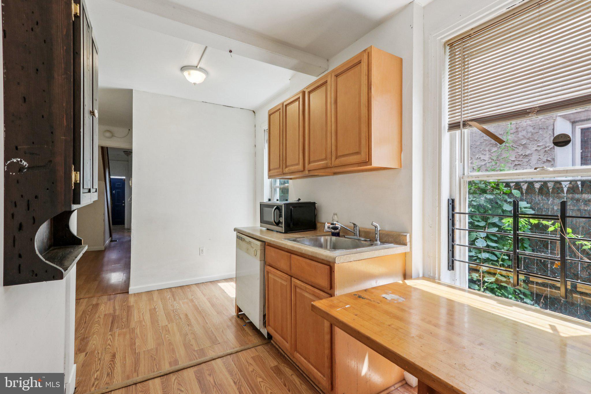 2316 N SMEDLEY STREET