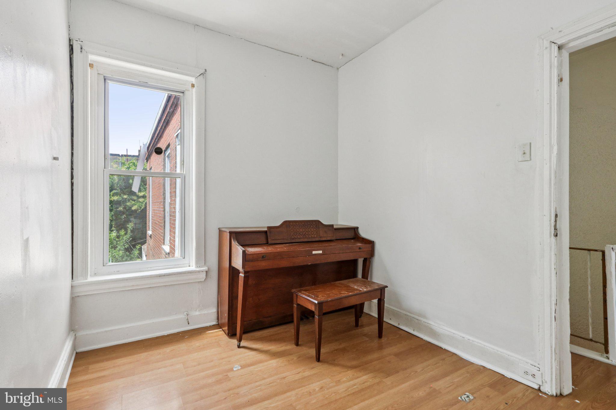 2316 N SMEDLEY STREET