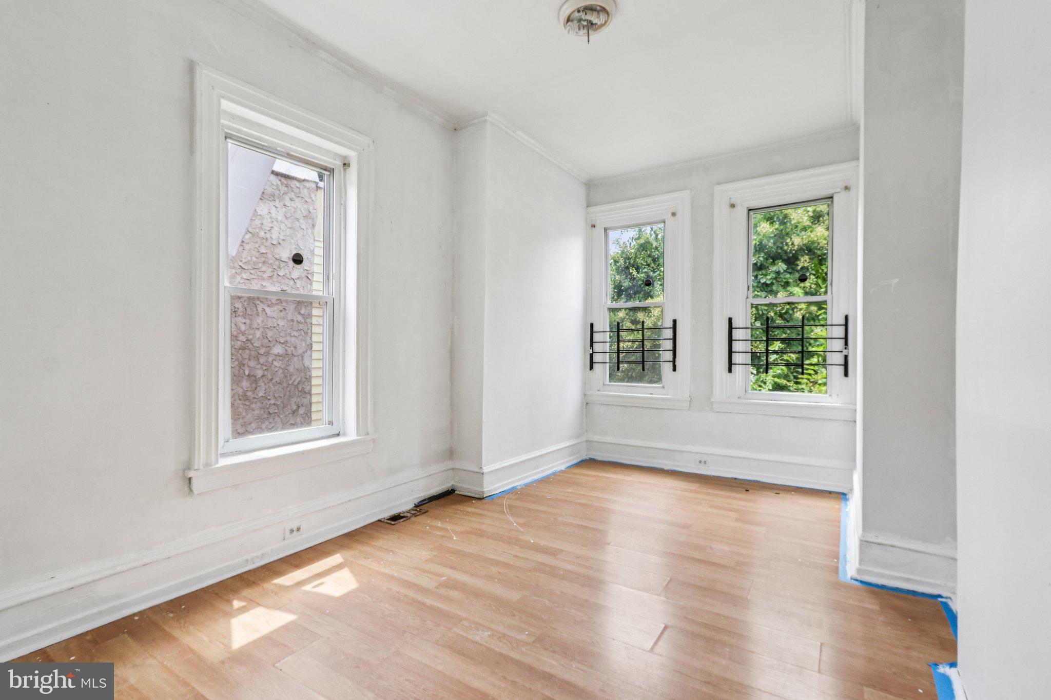 2316 N SMEDLEY STREET