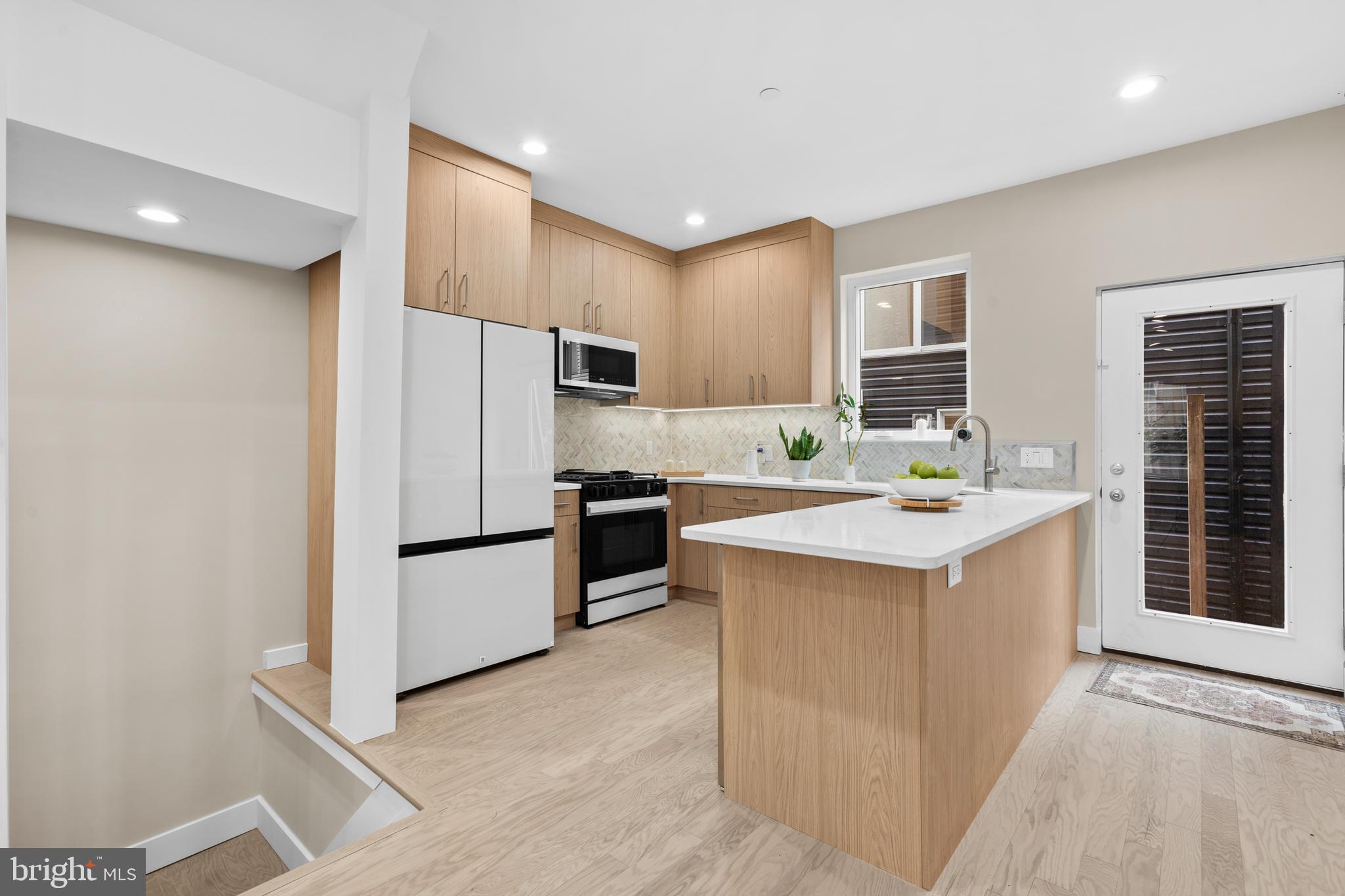 1032 S RANDOLPH STREET