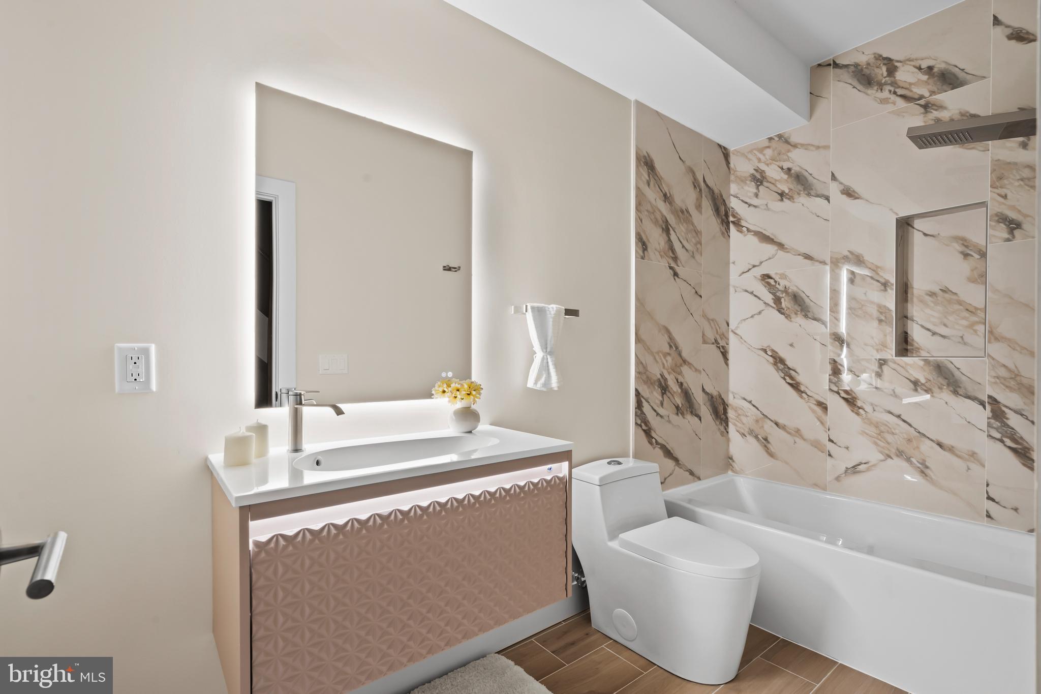 1032 S RANDOLPH STREET