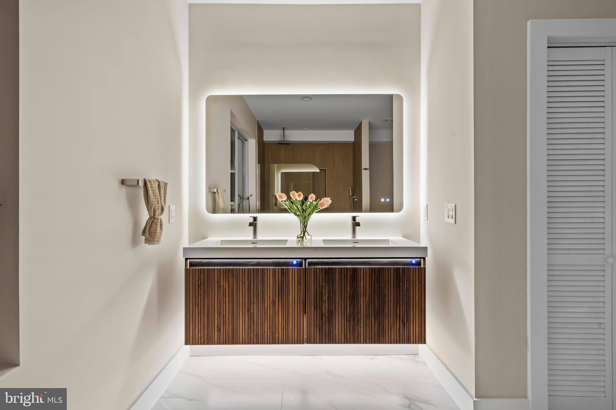 1032 S RANDOLPH STREET