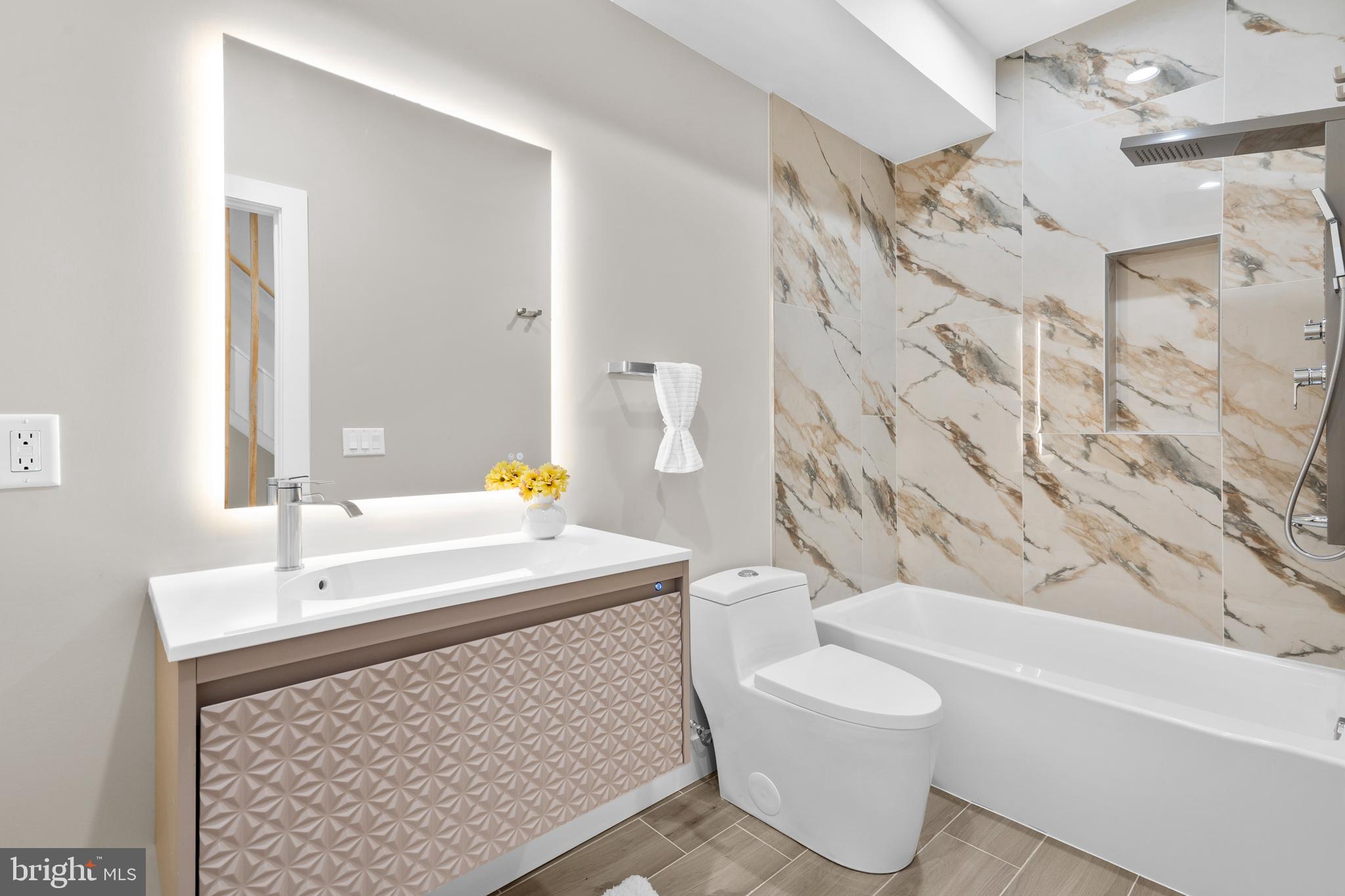 1032 S RANDOLPH STREET