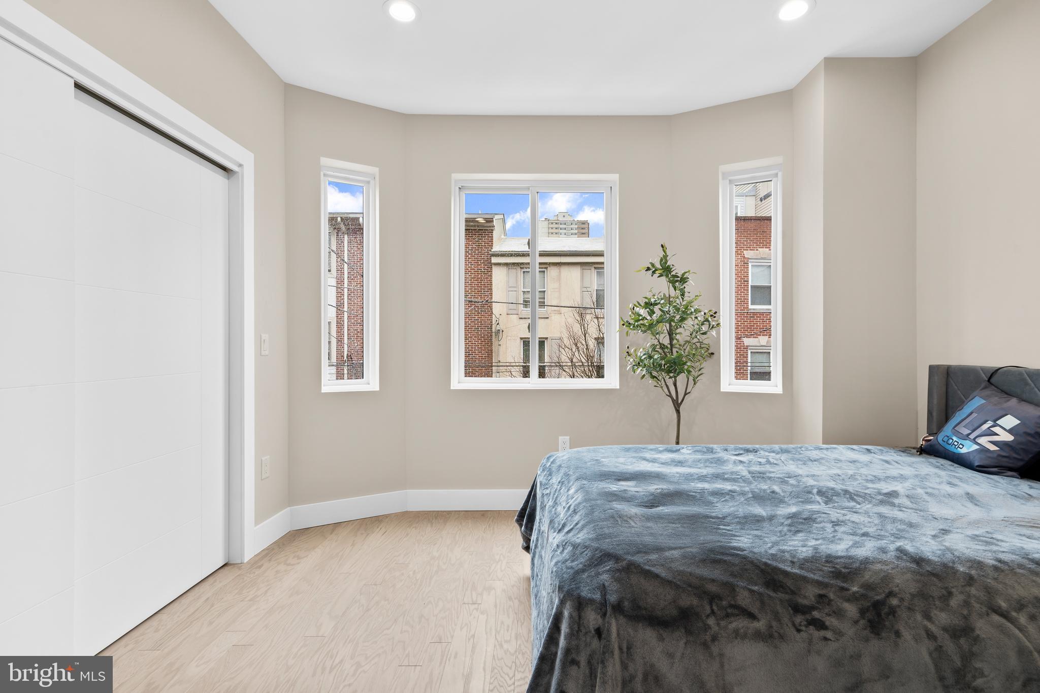 1032 S RANDOLPH STREET