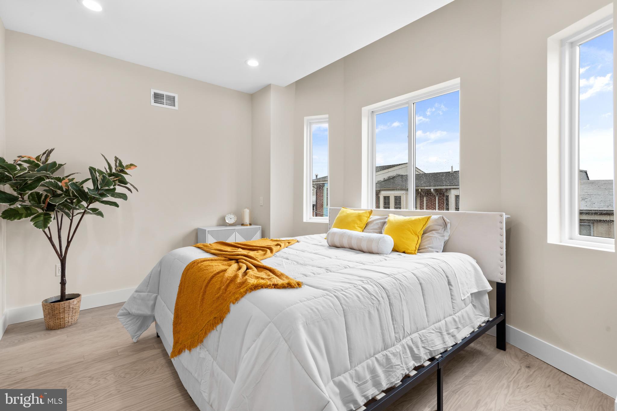 1032 S RANDOLPH STREET