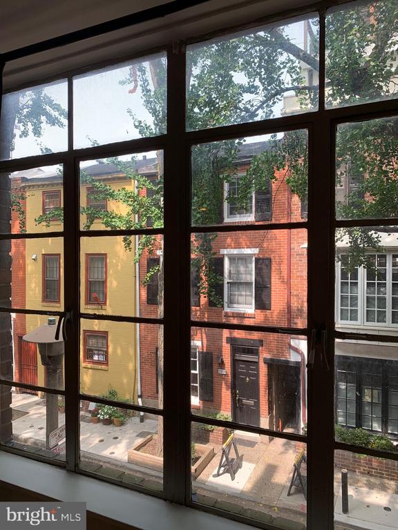 2018 WAVERLY STREET