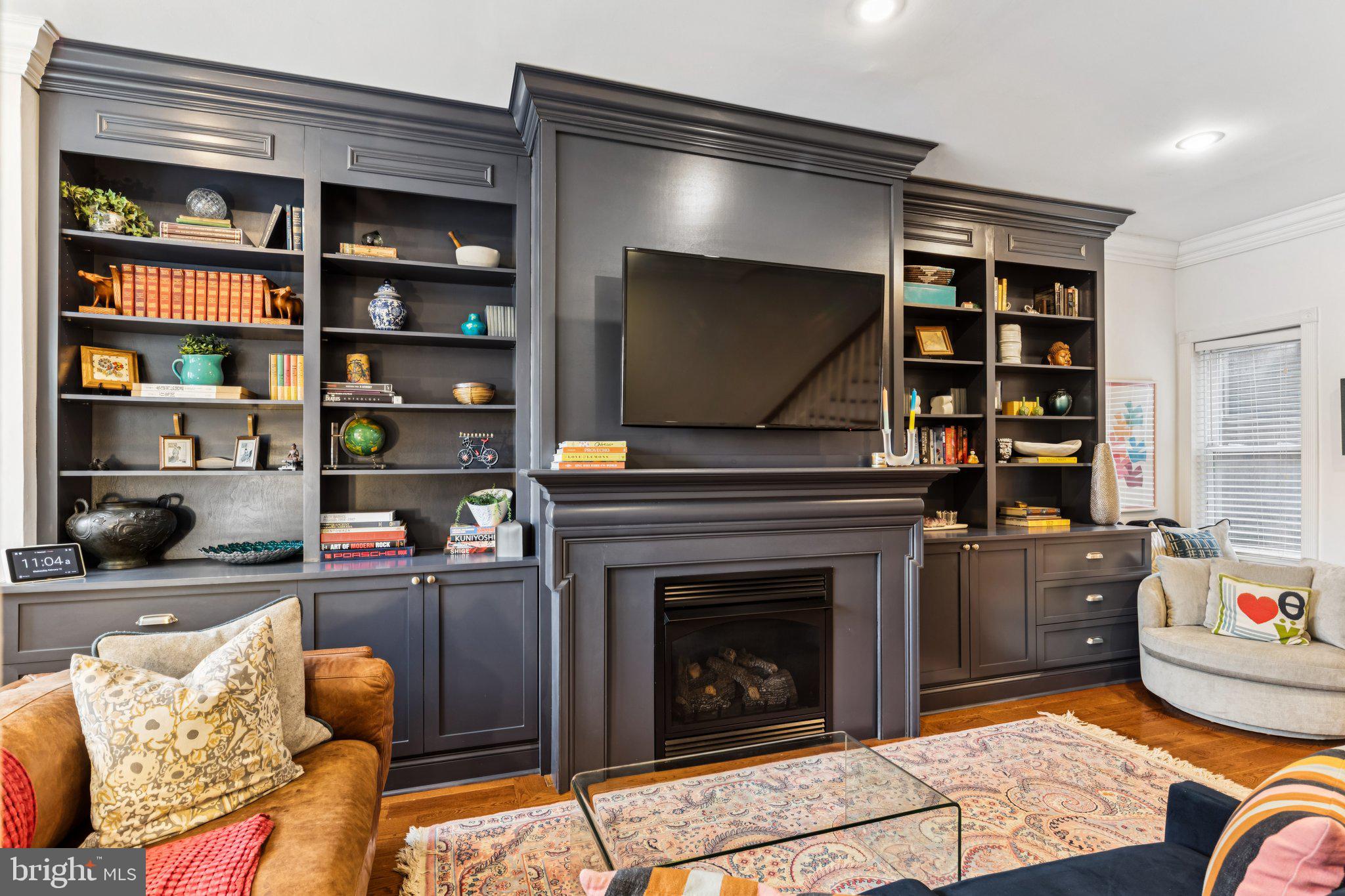 2431 CHRISTIAN STREET