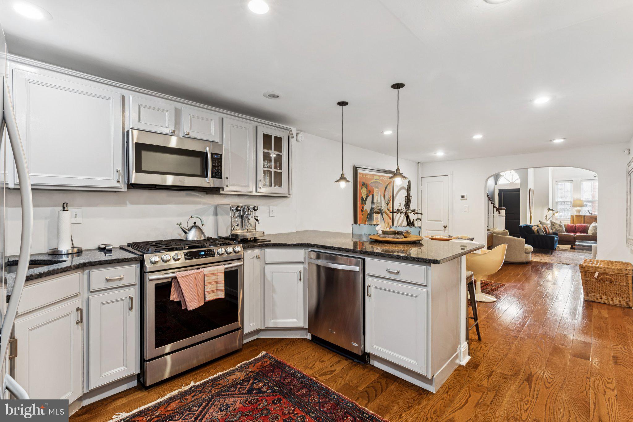 2431 CHRISTIAN STREET