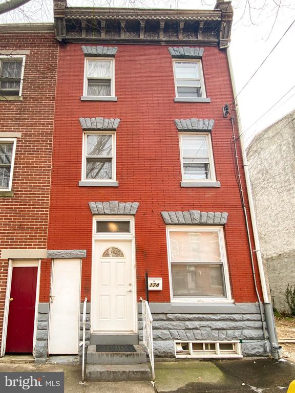 174 W MASTER STREET