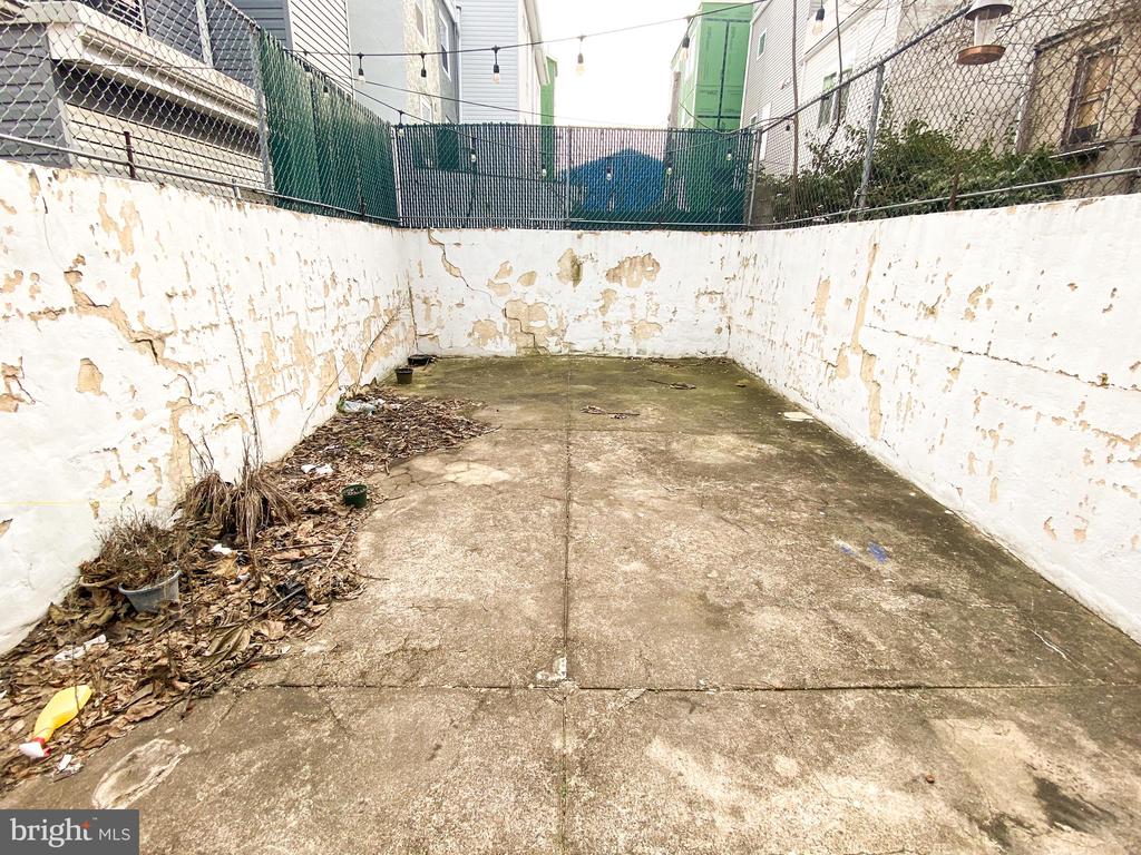 174 W MASTER STREET