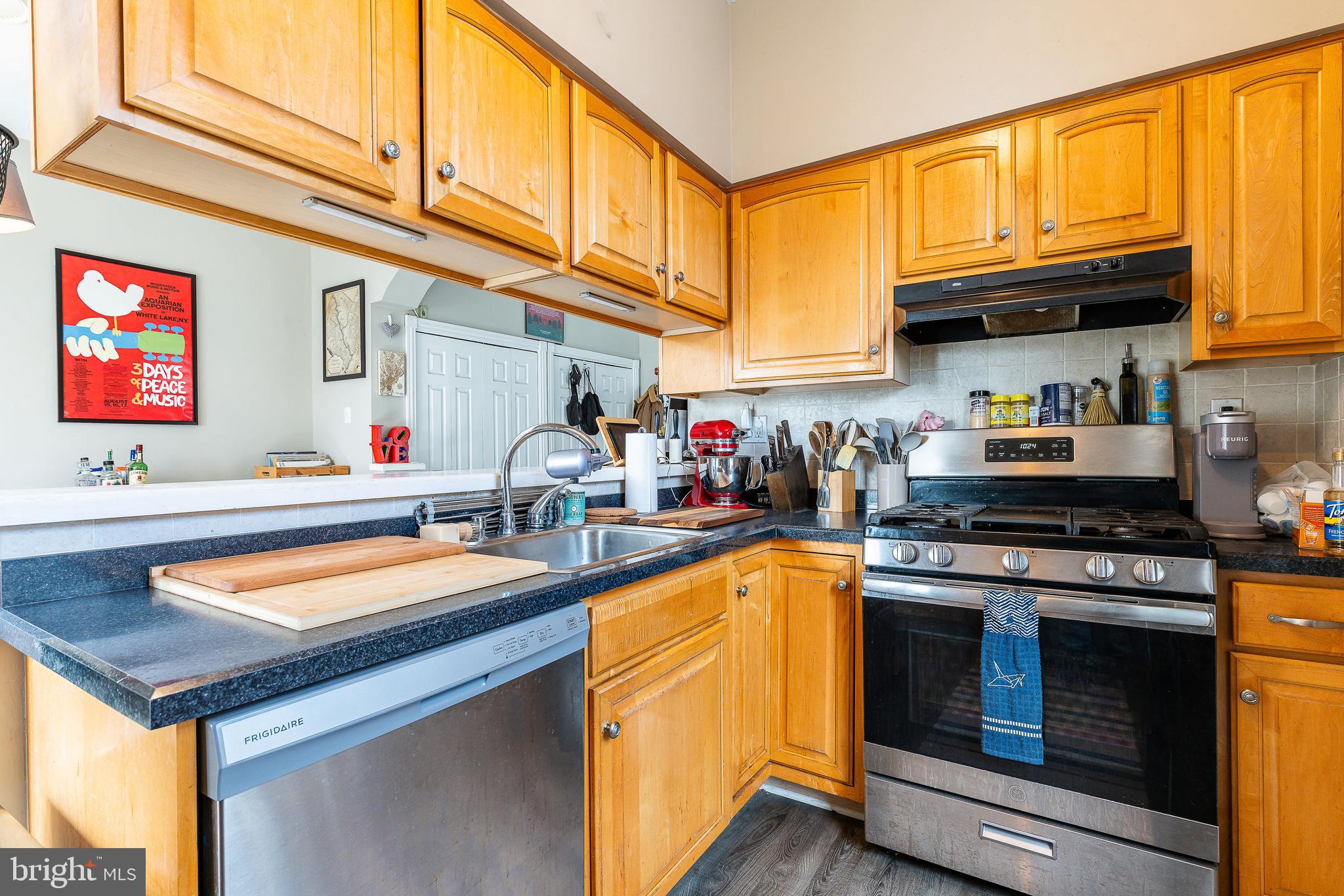 551 LEVERINGTON AVENUE