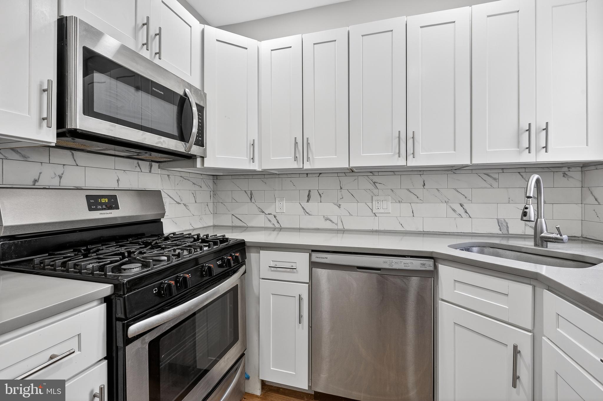 2543 NICHOLAS STREET