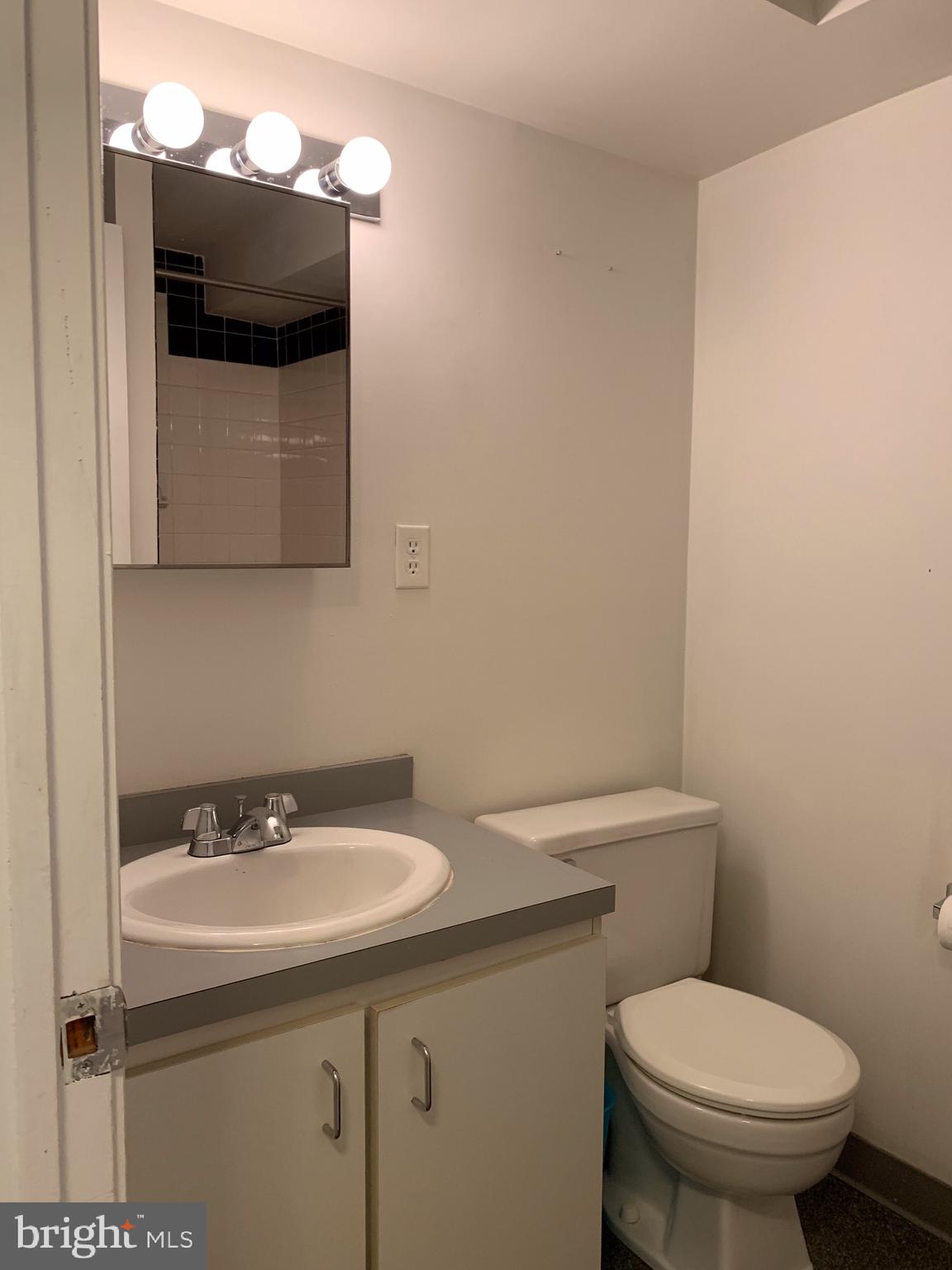 1207 LOCUST STREET 2F