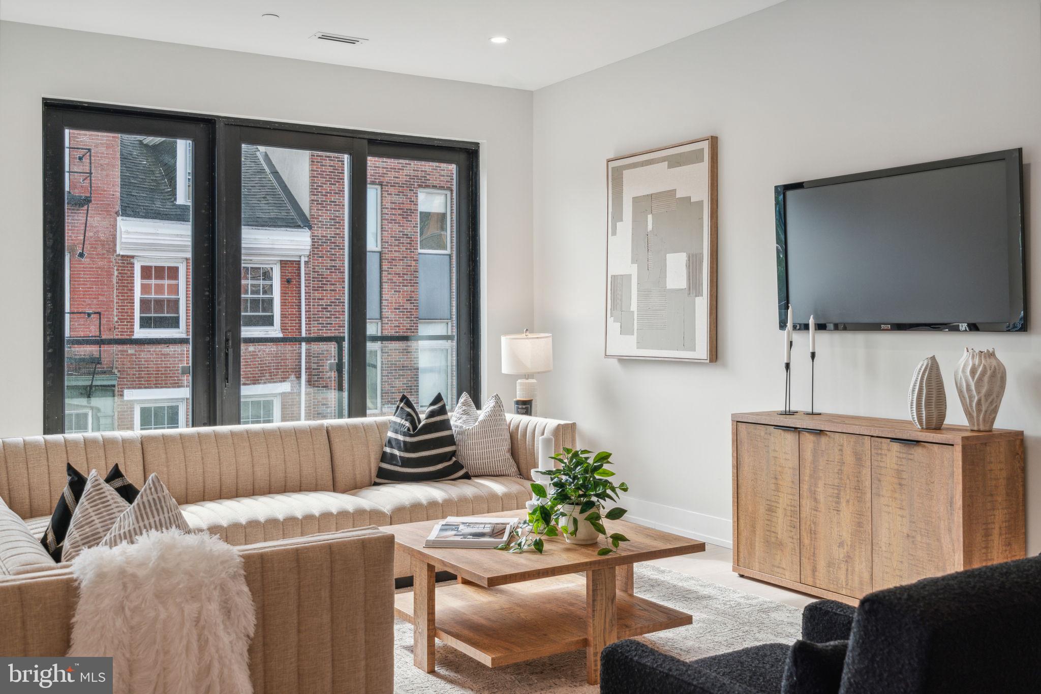 160 N 2ND STREET 64 3R