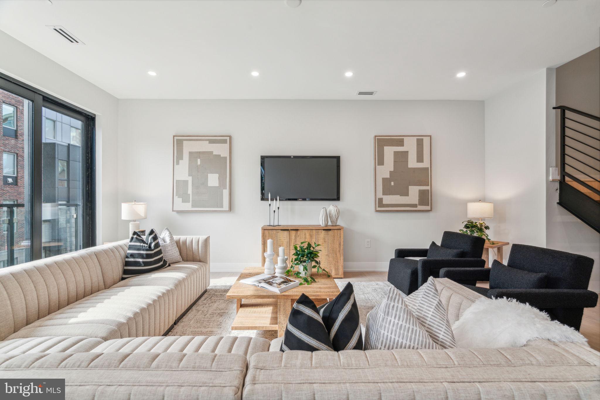 160 N 2ND STREET 64 3R