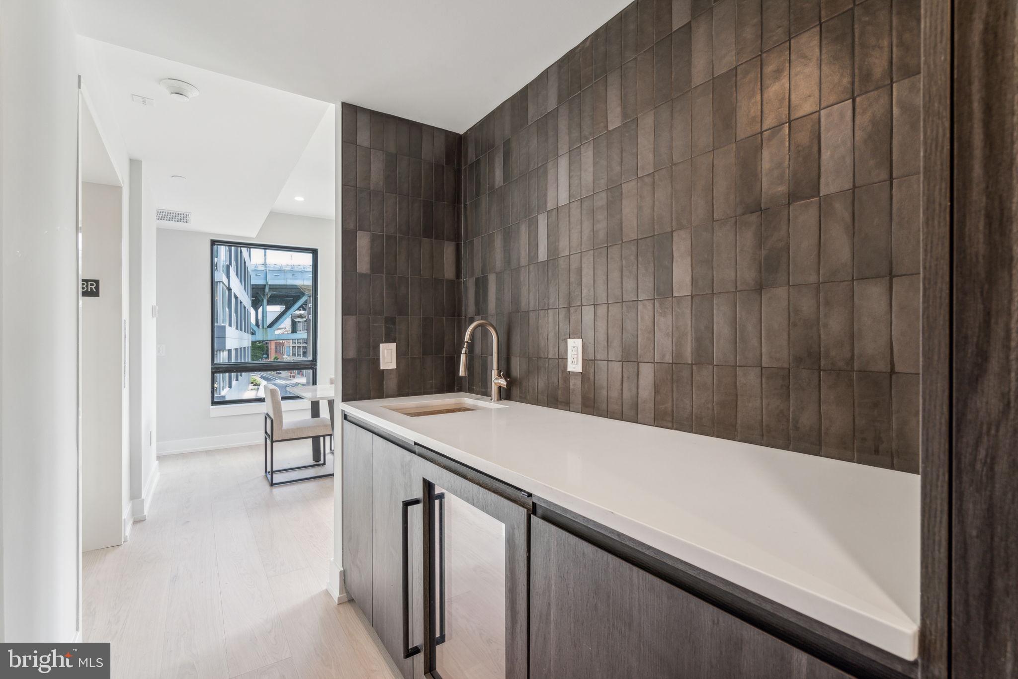 160 N 2ND STREET 64 3R