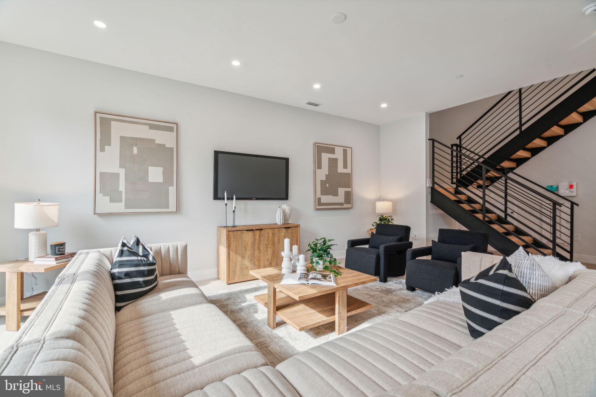 160 N 2ND STREET 64 3R