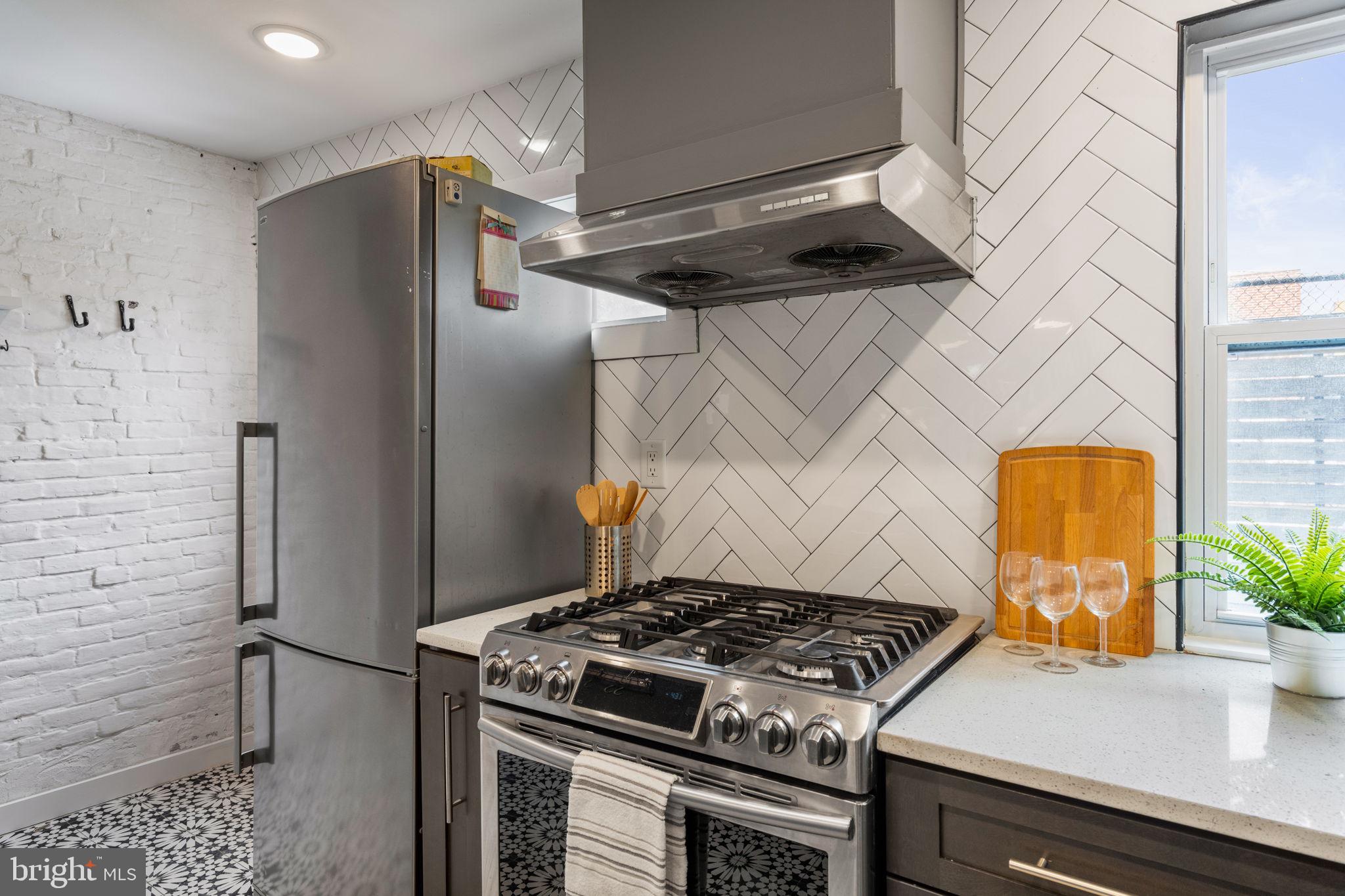 619 E THOMPSON STREET