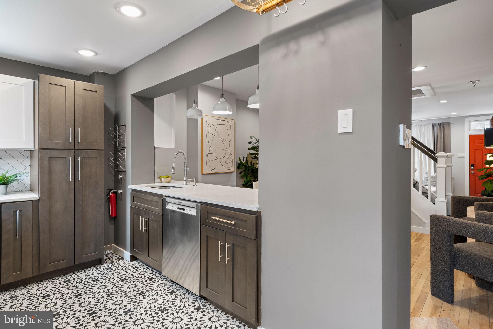 619 E THOMPSON STREET