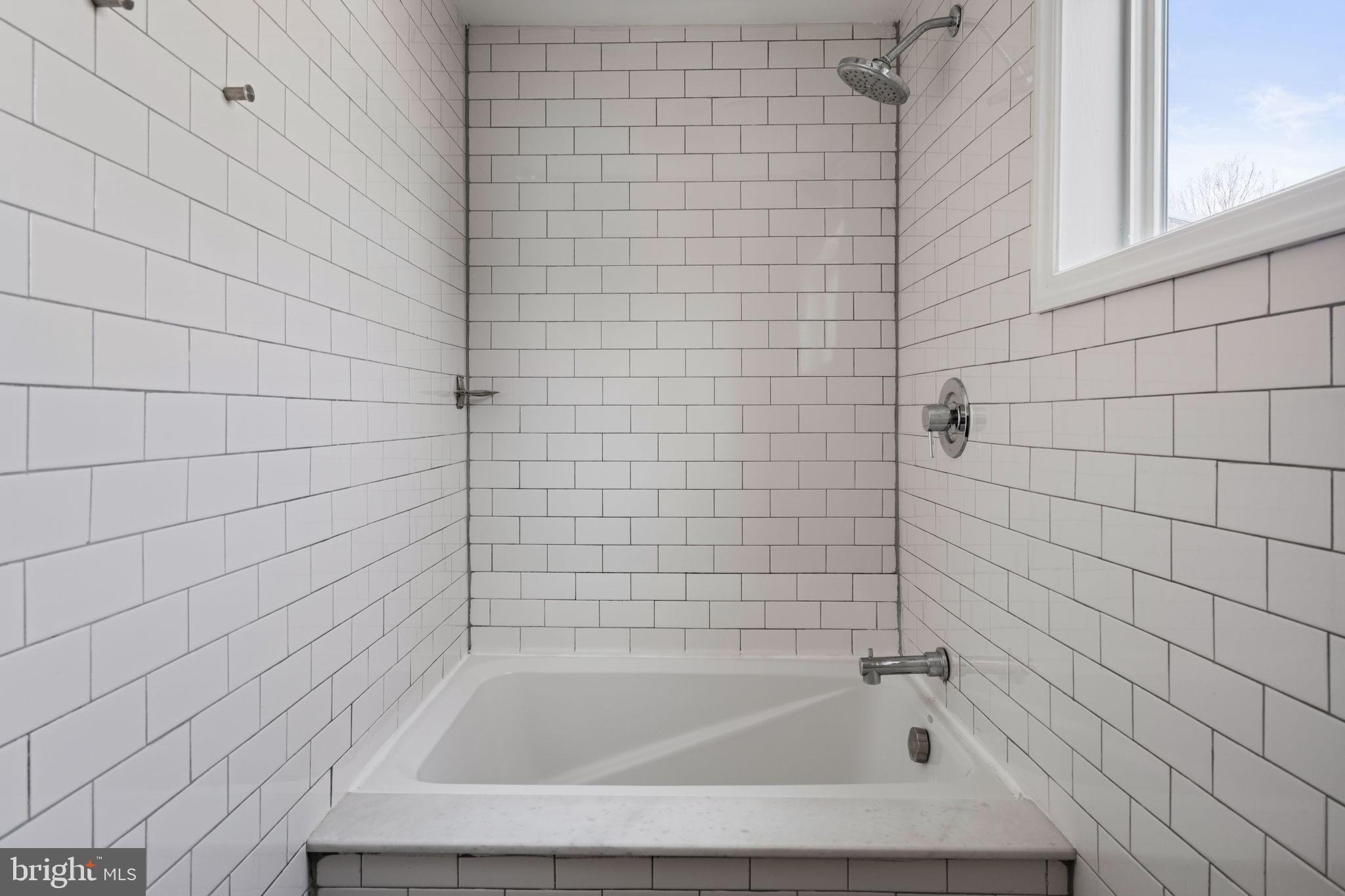 619 E THOMPSON STREET