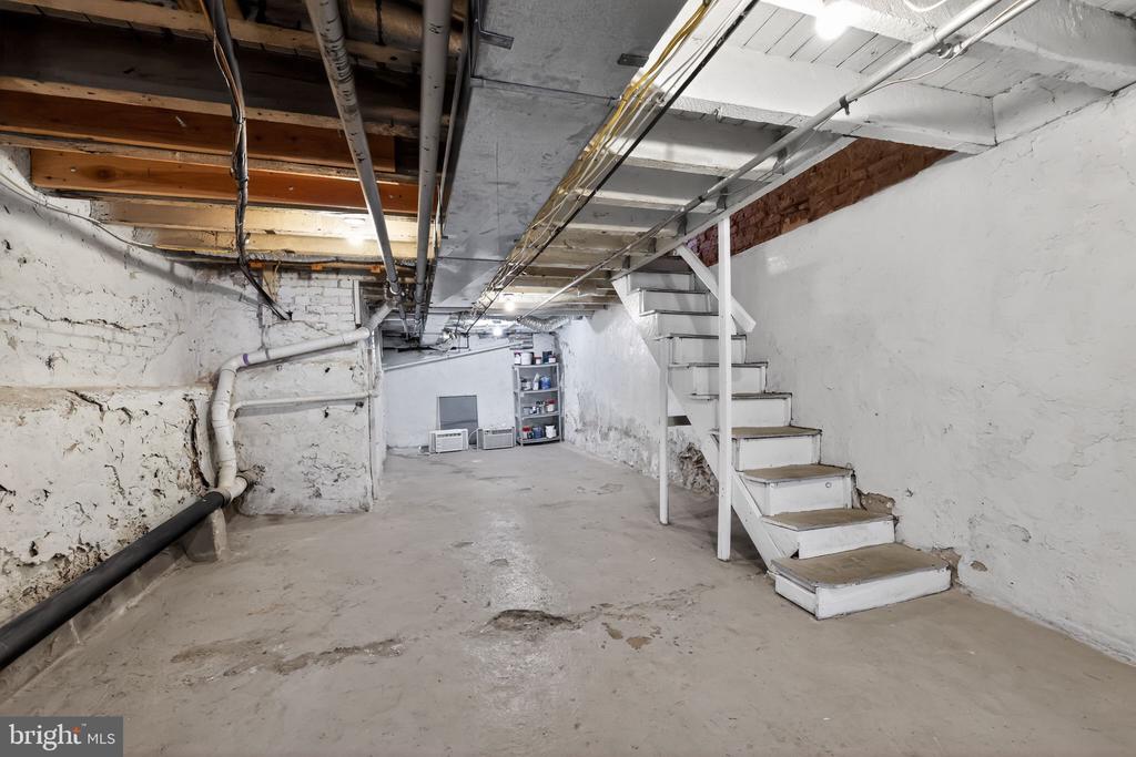 3067 ALMOND STREET