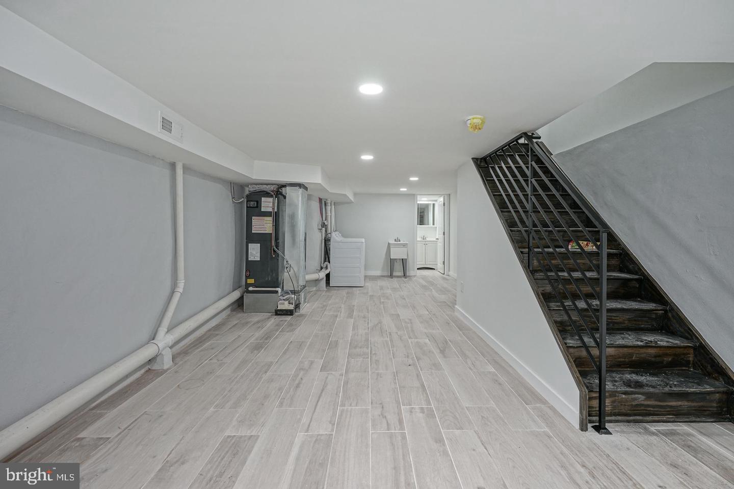 1831 POINT BREEZE AVENUE 1