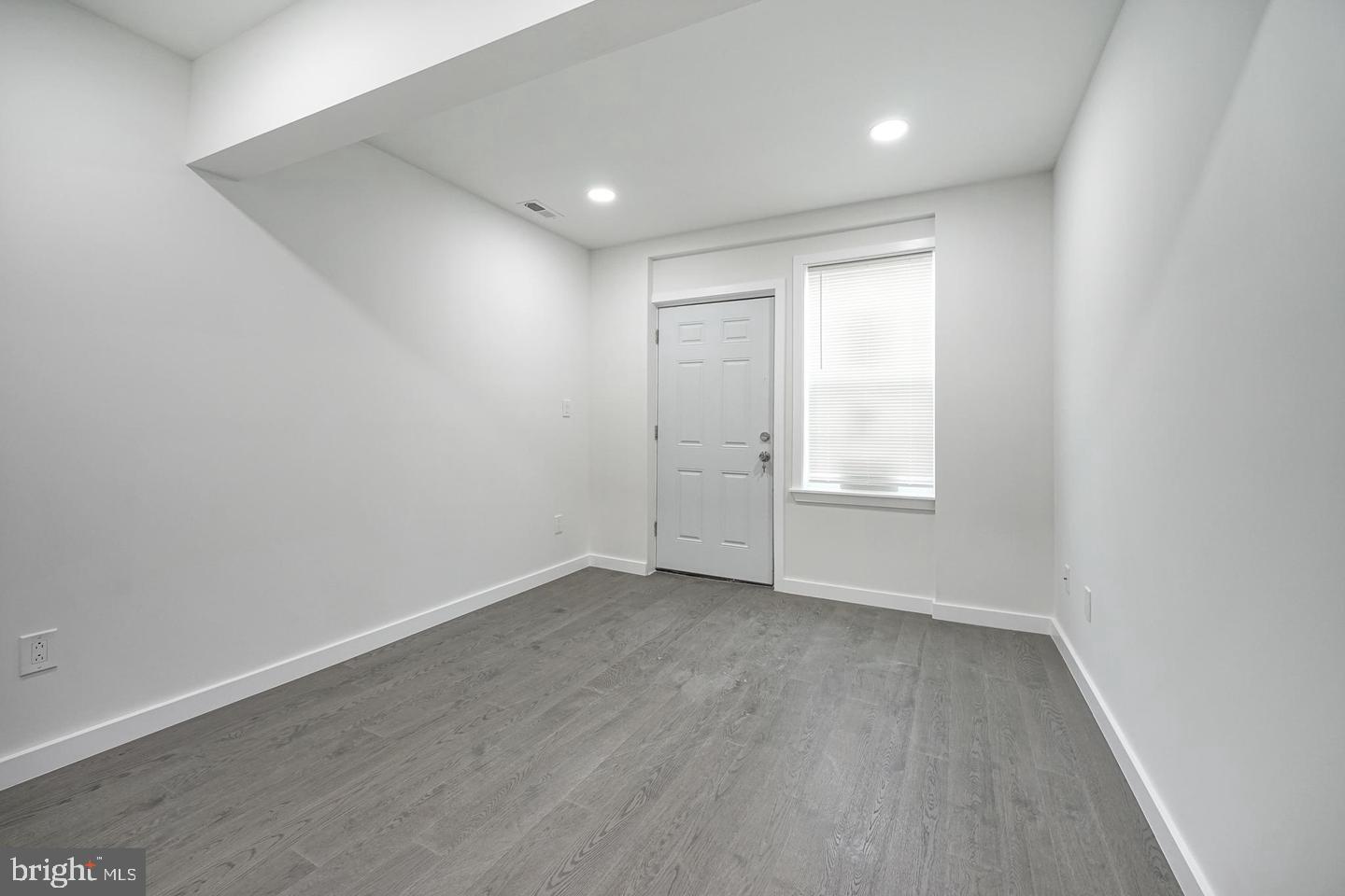 1831 POINT BREEZE AVENUE 1