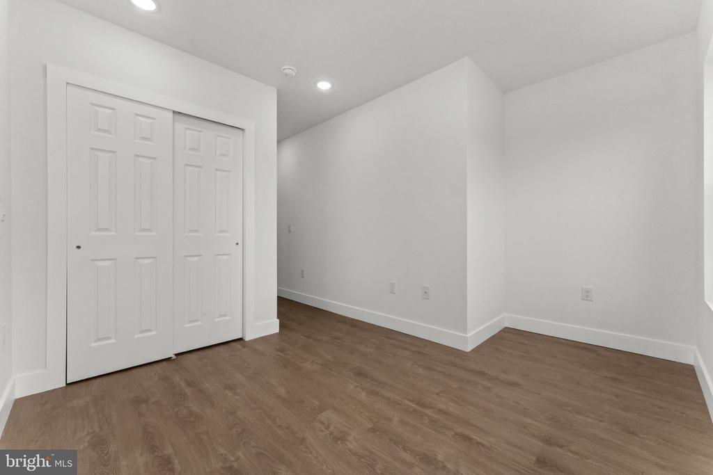 2033 N 9TH STREET